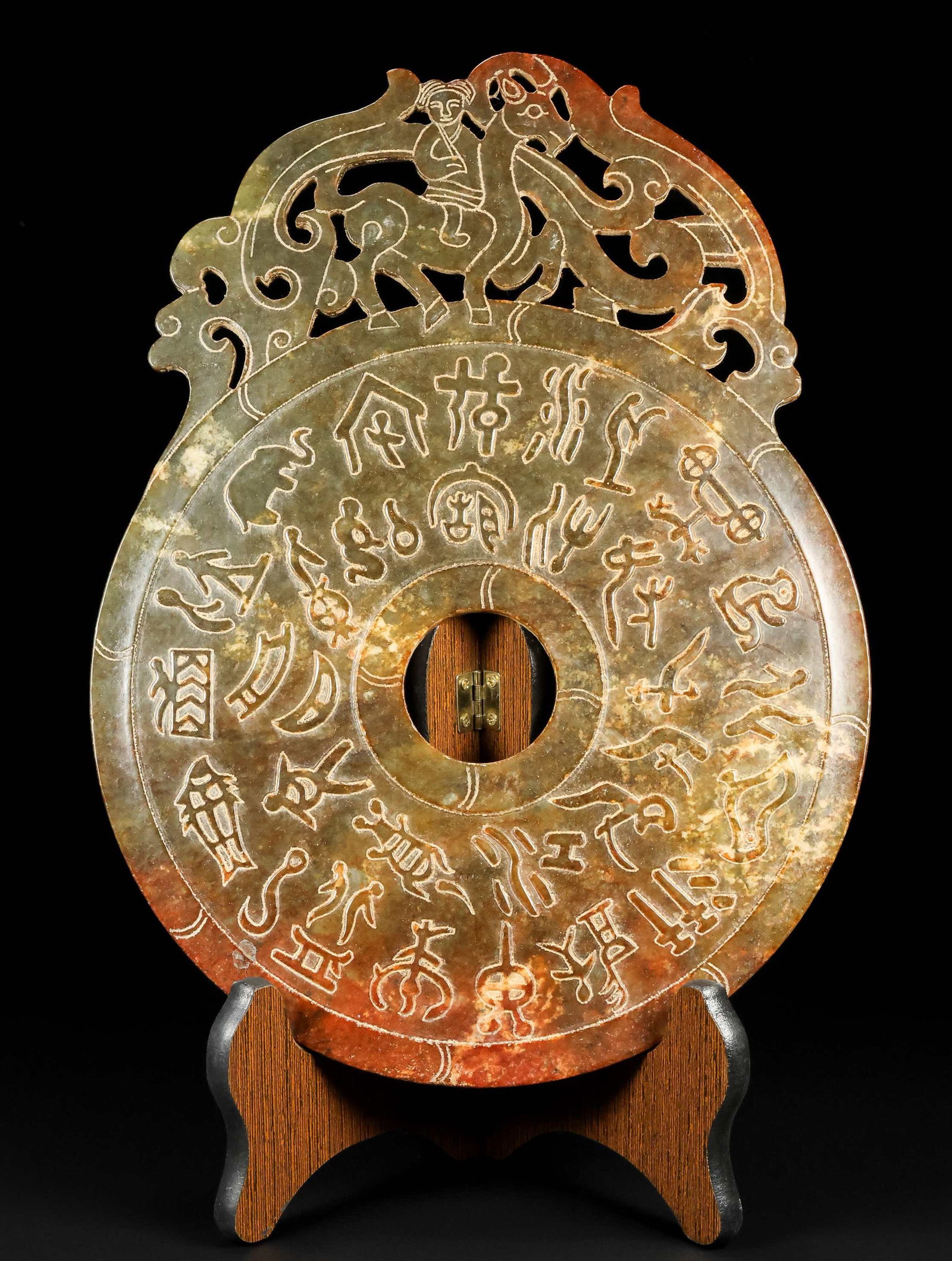 An Exquisite Archaic Jade Figure Pattern Ornament,With Inscription: An Exquisite Archaic Jade Figure Pattern Ornament,With Inscription,Ancient Time,China,Size:11.8inx8.7inx0.5in,Weight:906g 高古玉人物纹摆件,带Ž