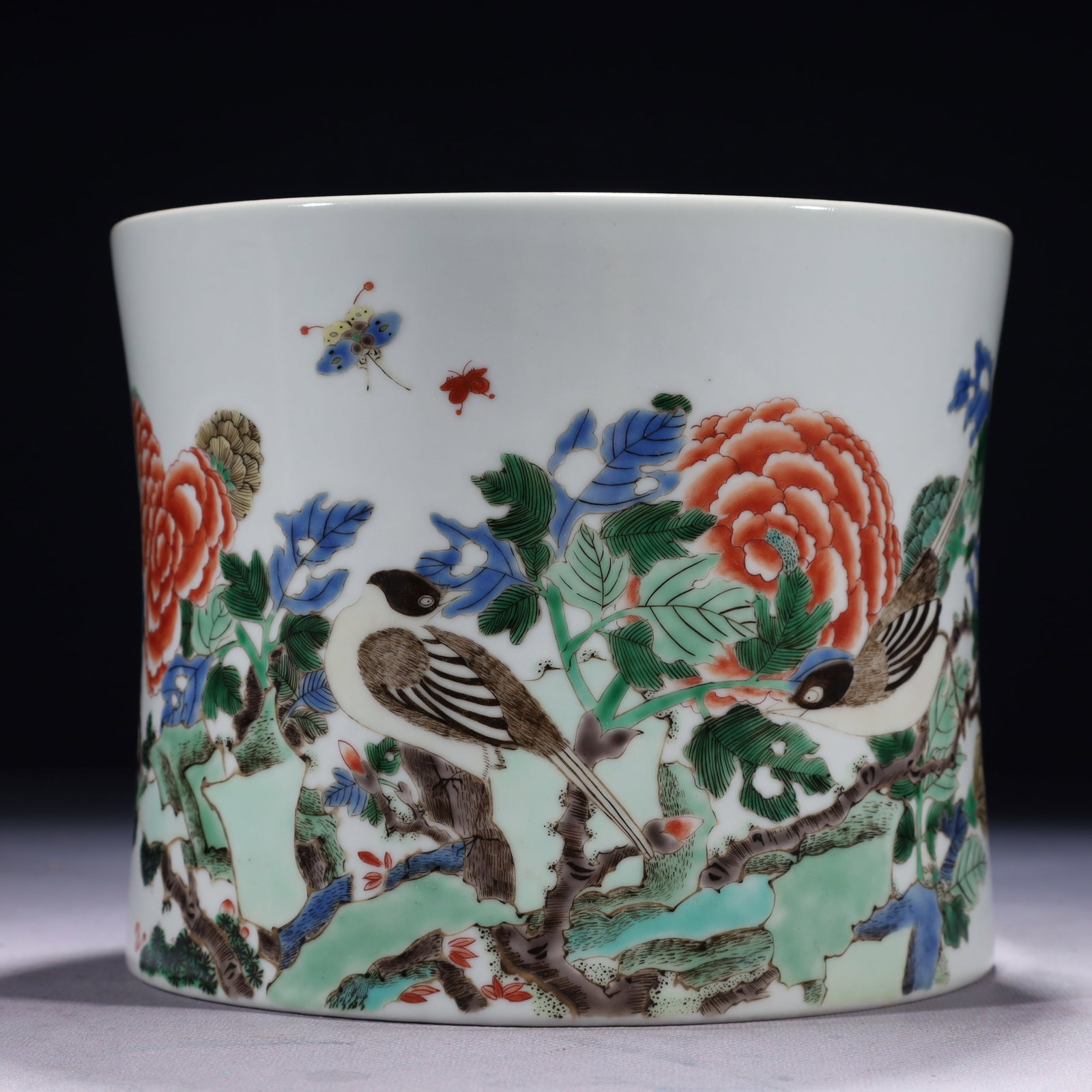 An Exquisite Famille-Rose Flower and Bird Pattern Brush Pot: An Exquisite Famille-Rose Flower and Bird Pattern Brush Pot,Qing Dynasty,China,Size:7.9inx6.3in,Weight:3150g 粉彩花鸟纹笔筒,中国清代