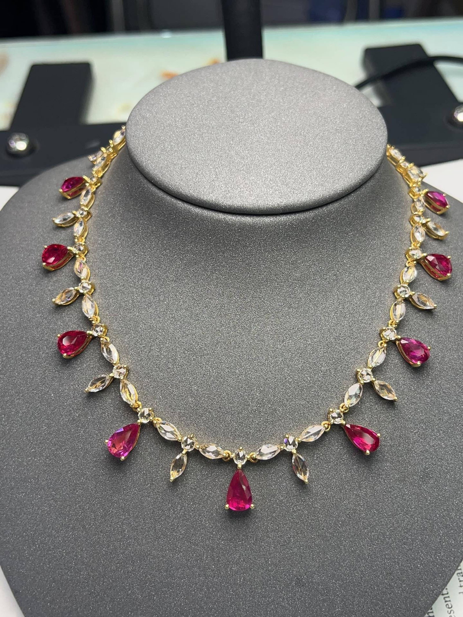 A Exquisite 18k Gold Inlaid 9.35ct Natural Ruby Necklace,Inlaid Gems (1 of 5)