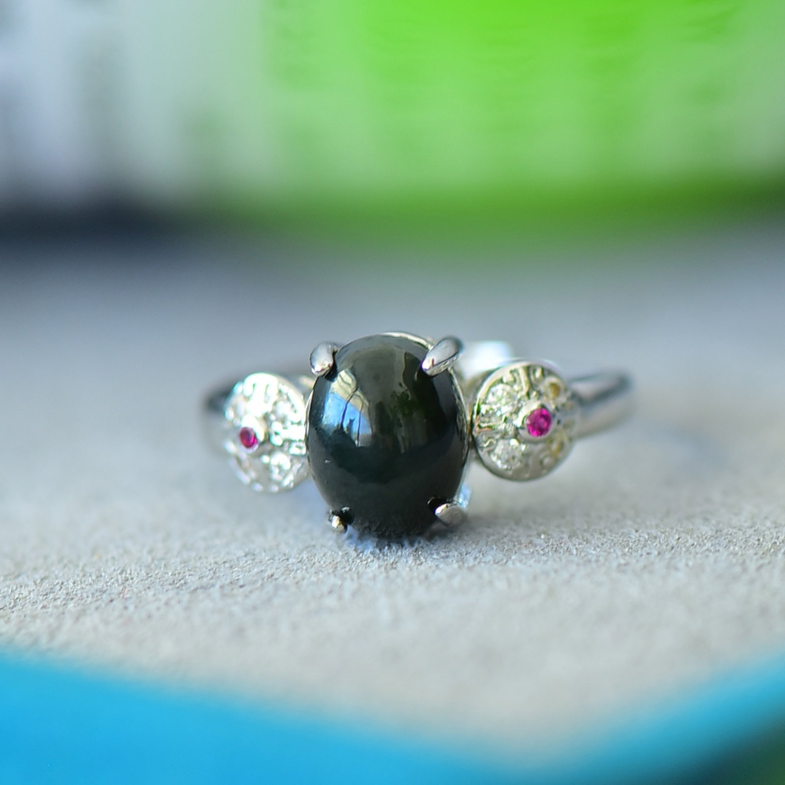 An Exquisite Bronze Inlaid Green Jade Ring: An Exquisite Bronze Inlaid Green Jade Ring,Size:3.1inx3.9in 铜镶青玉戒指