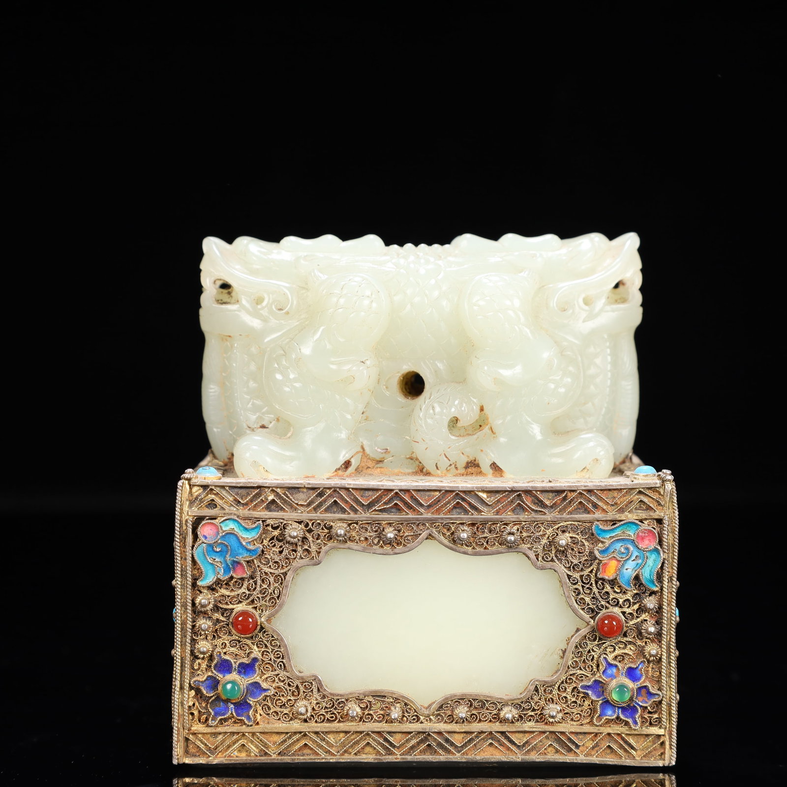 An Exquisite Flower silk gold-plated Inlaid White Jade Auspicious Beast Pattern Seal,Inlaid Gems: An Exquisite Flower silk gold-plated Inlaid White Jade Auspicious Beast Pattern Seal,Inlaid Gems,Qing Dynasty, China,Size:3.3inx3.5in,Weight:1350g 花丝鎏金镶白ħ