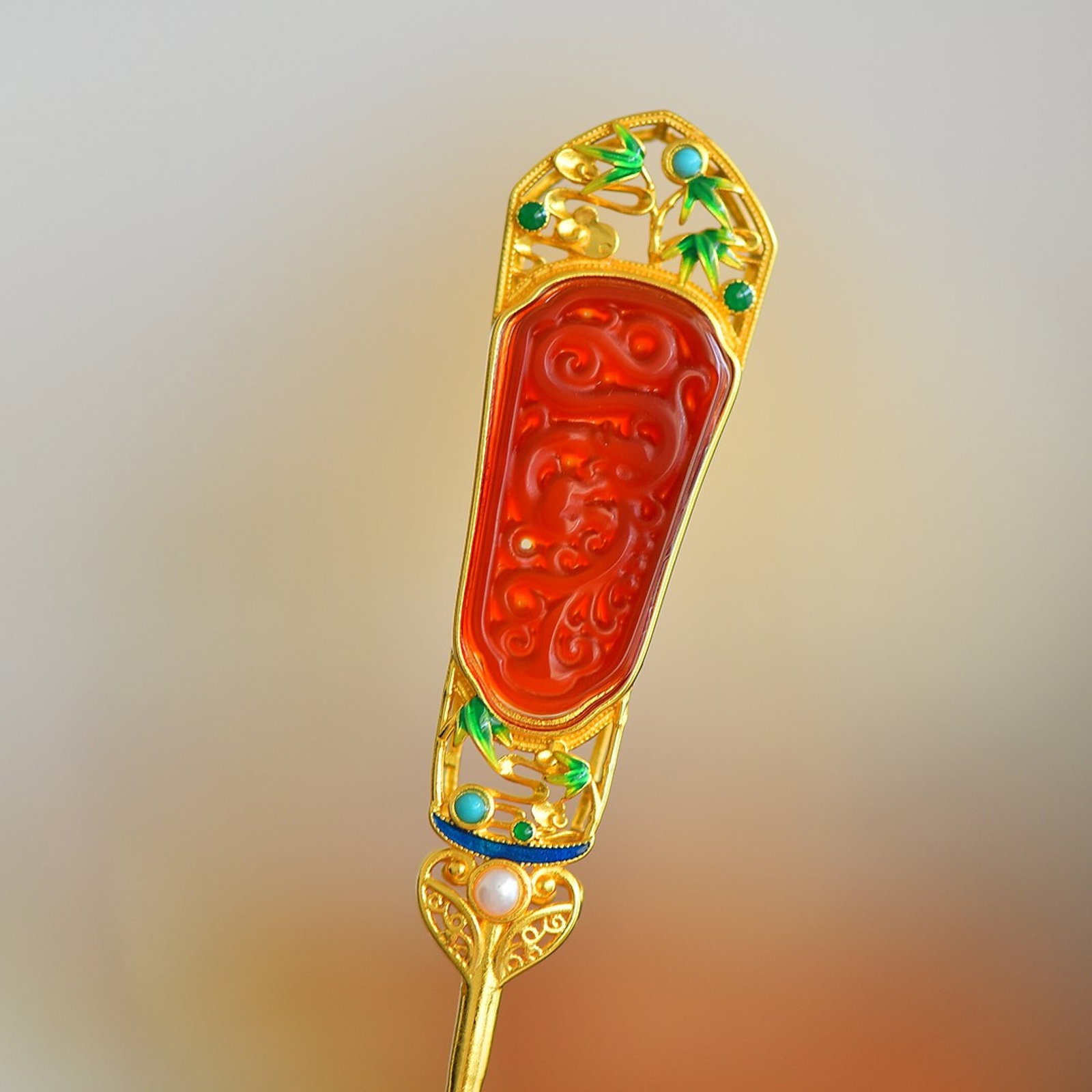 An Exquisite Sterling Silver-Gold Plated Inlaid Red Agate Hairpin: An Exquisite Sterling Silver-Gold Plated Inlaid Red Agate Hairpin,Size:16mmx30mm 纯银镀金镶红玛瑙发簪