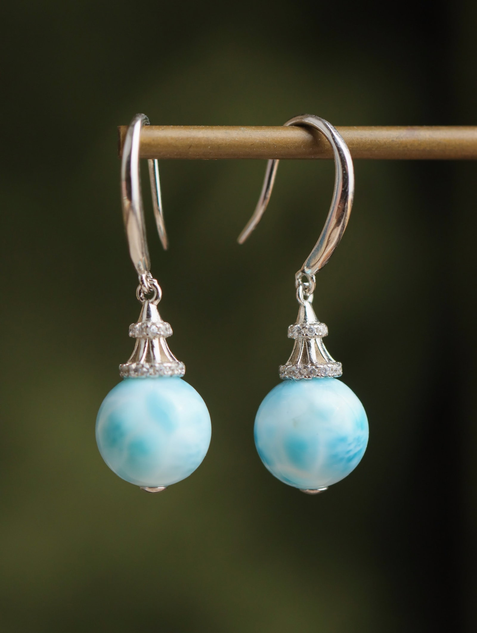 A Pair of Exquisite Sterling Silver Inlaid Larimar Earrings,Inlaid Diamond: A Pair of Exquisite Sterling Silver Inlaid Larimar Earrings,Inlaid Diamond 一对纯银镶海纹石耳环,嵌钻石