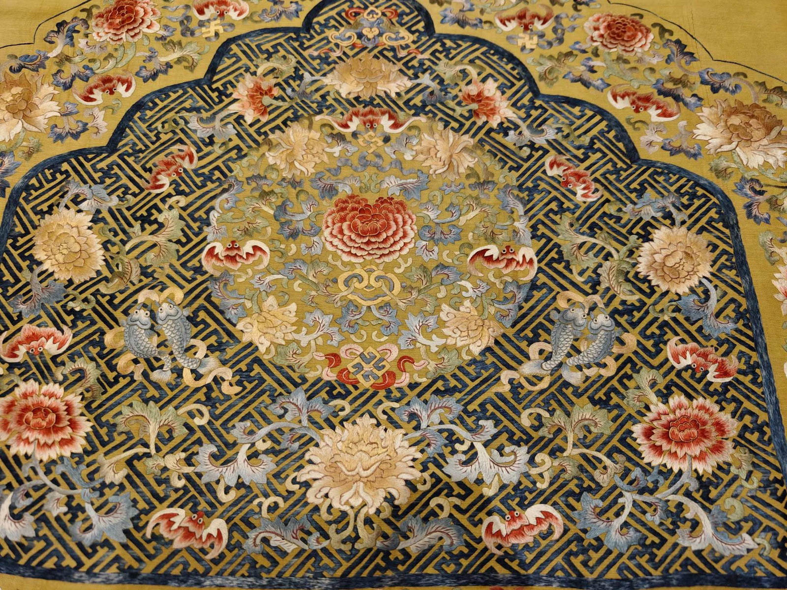 Palace embroidery "?d" pattern wrapped lotus backrest - 3