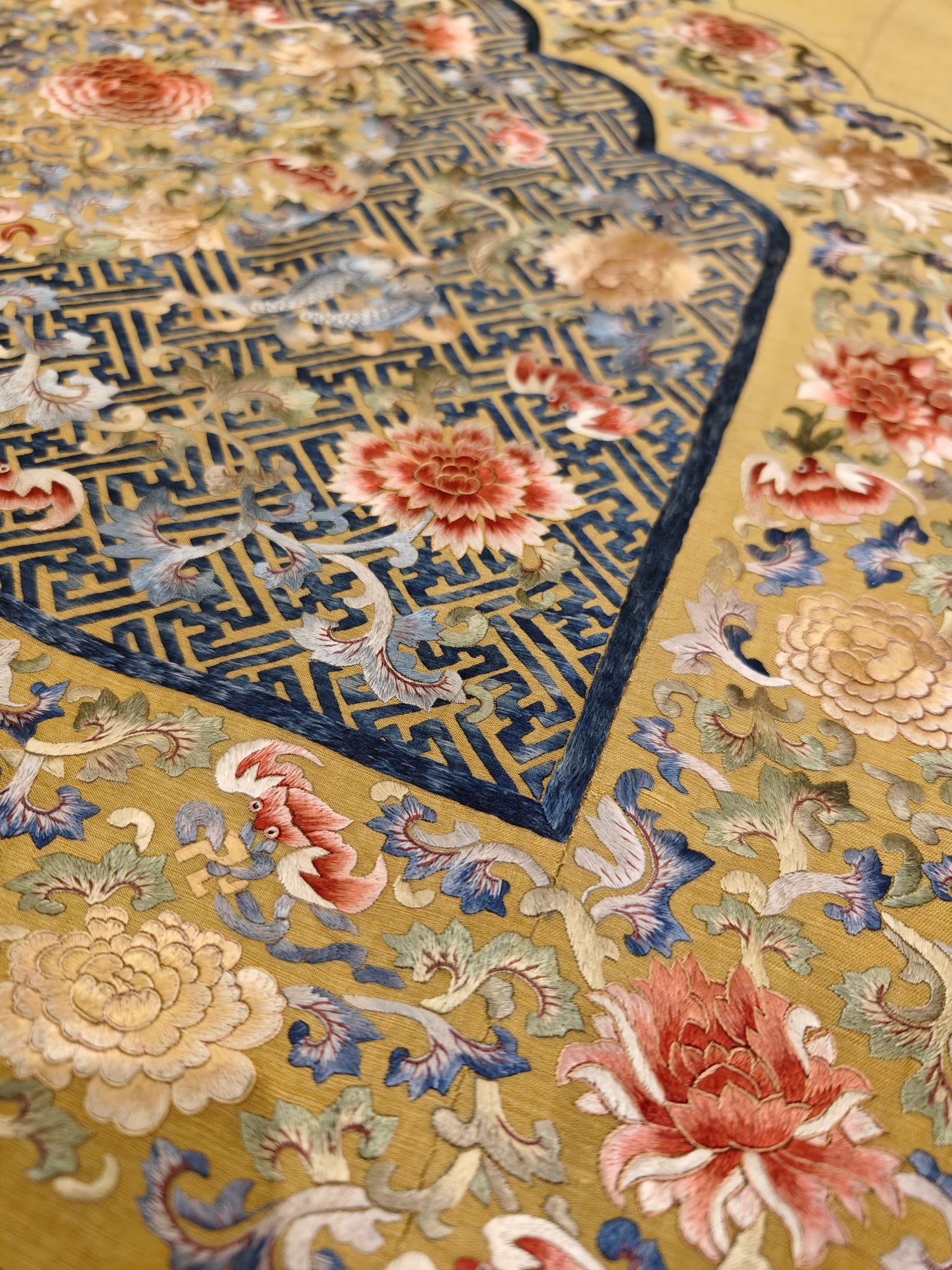 Palace embroidery "?d" pattern wrapped lotus backrest - 7