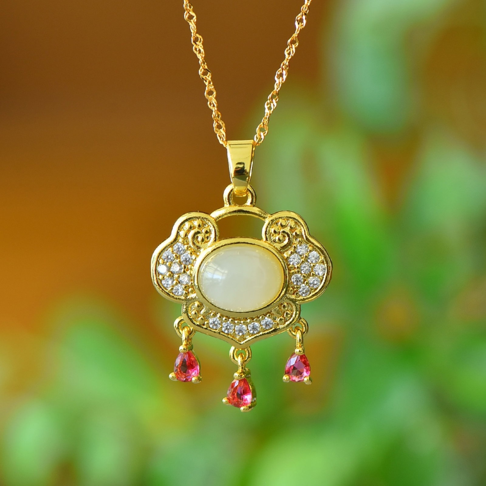 An Exquisite Bronze-Gold Plated Inlaid White Jade Necklace: An Exquisite Bronze-Gold Plated Inlaid White Jade Necklace,Size:3.1inx3.9in 铜镀金镶白玉项链