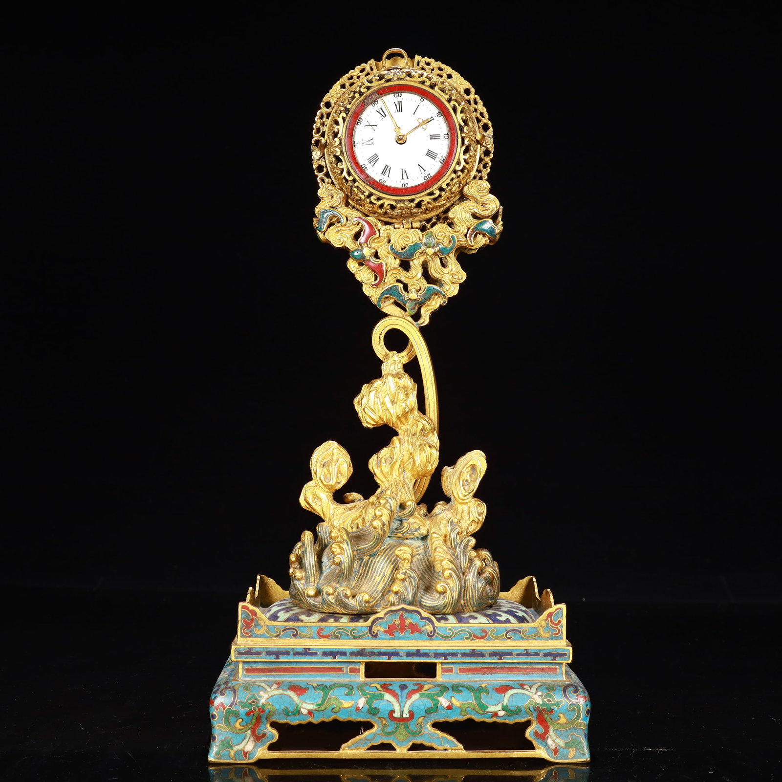 An Exquisite Cloisonne Lotus Pattern clocks Ornament: An Exquisite Cloisonne Lotus Pattern clocks Ornament,Qing Dynasty, China,Size:6.7inx4.3inx13inWeight:2150g 景泰蓝缠枝莲纹钟表摆件,