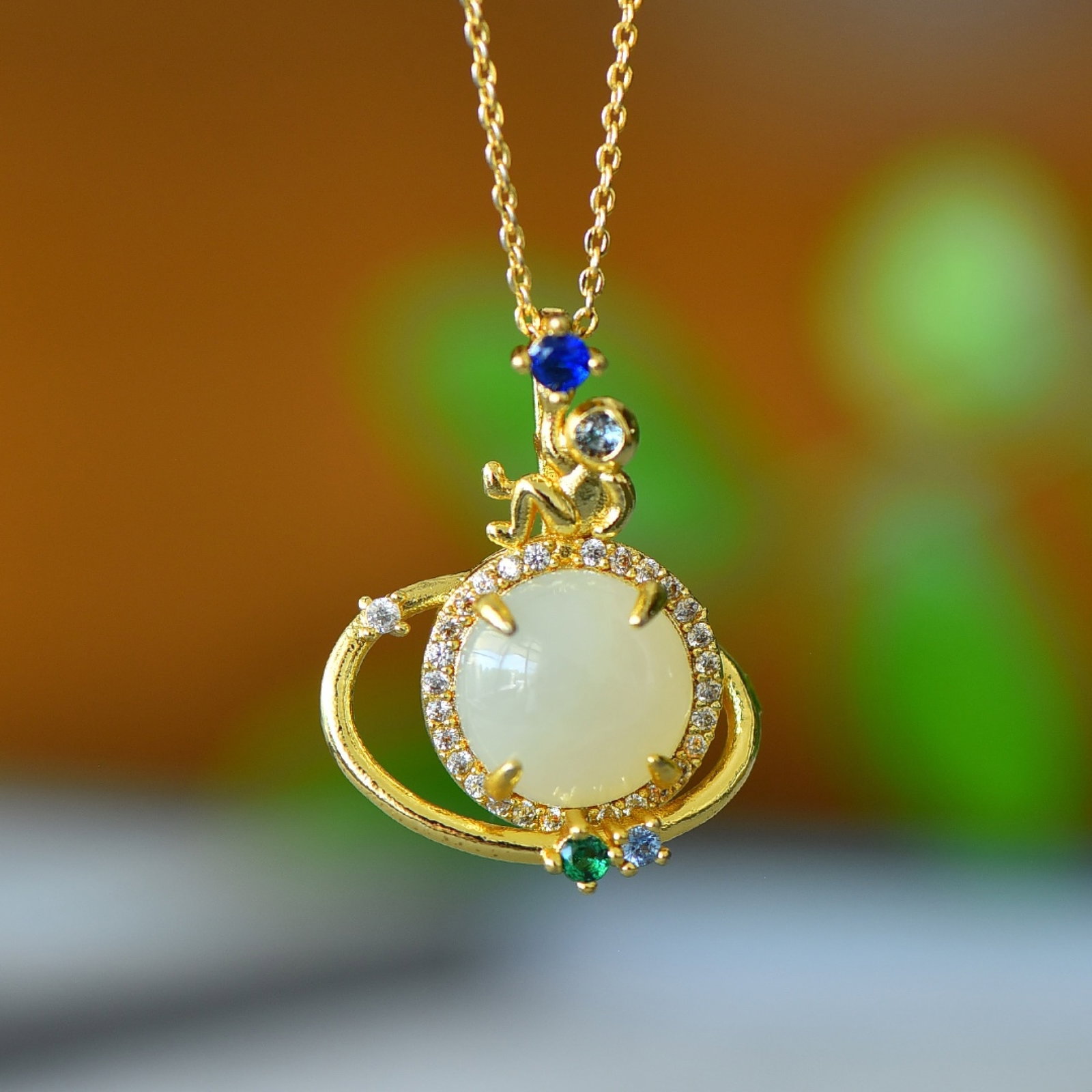 An Exquisite Bronze-Gold Plated Inlaid White Jade Necklace: An Exquisite Bronze-Gold Plated Inlaid White Jade Necklace,Size:5.5inx5.5in 铜镀金镶白玉项链