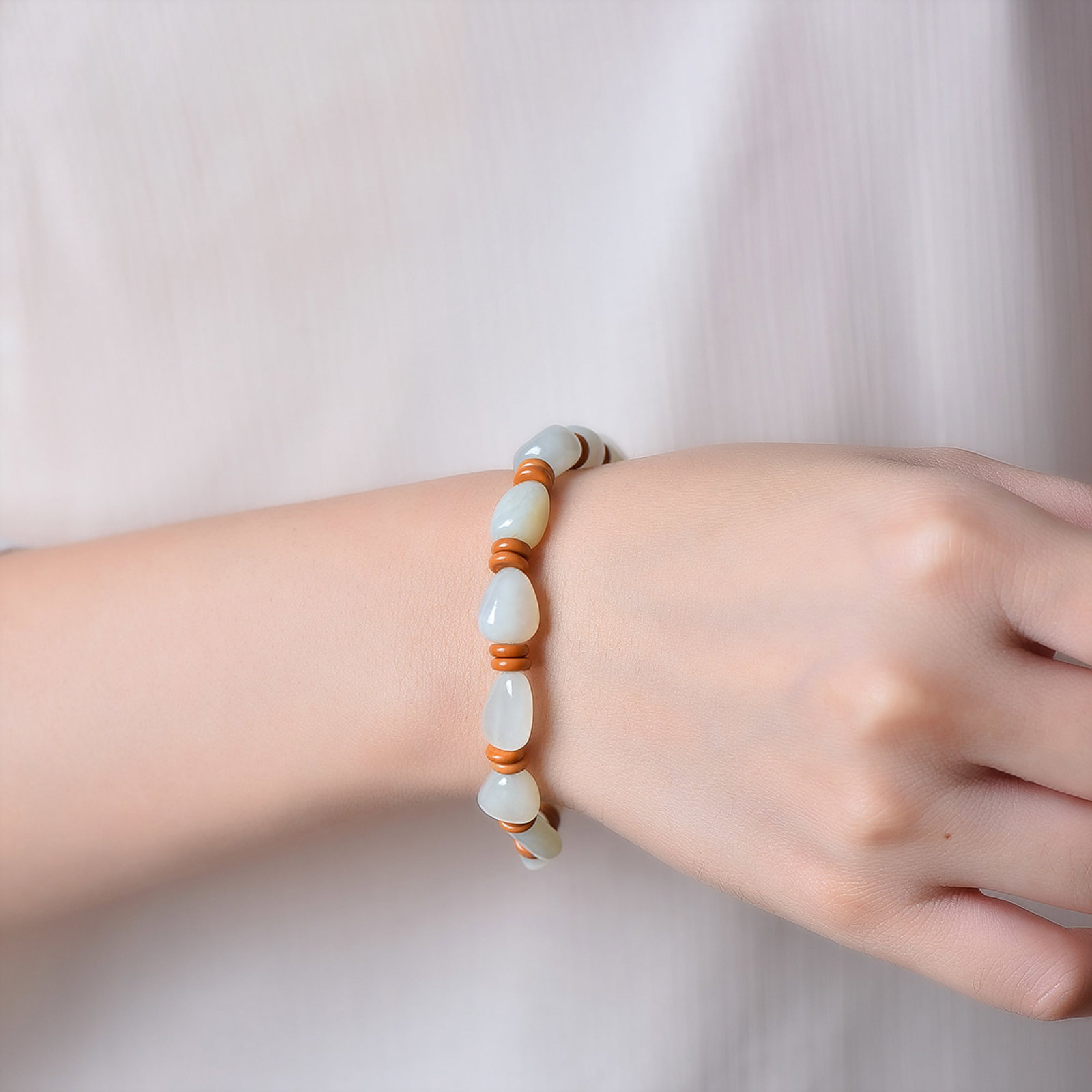 An Exquisite White Jade Bracelets: An Exquisite White Jade Bracelets (寓意)吉祥如意 玉脂白润 白玉手串