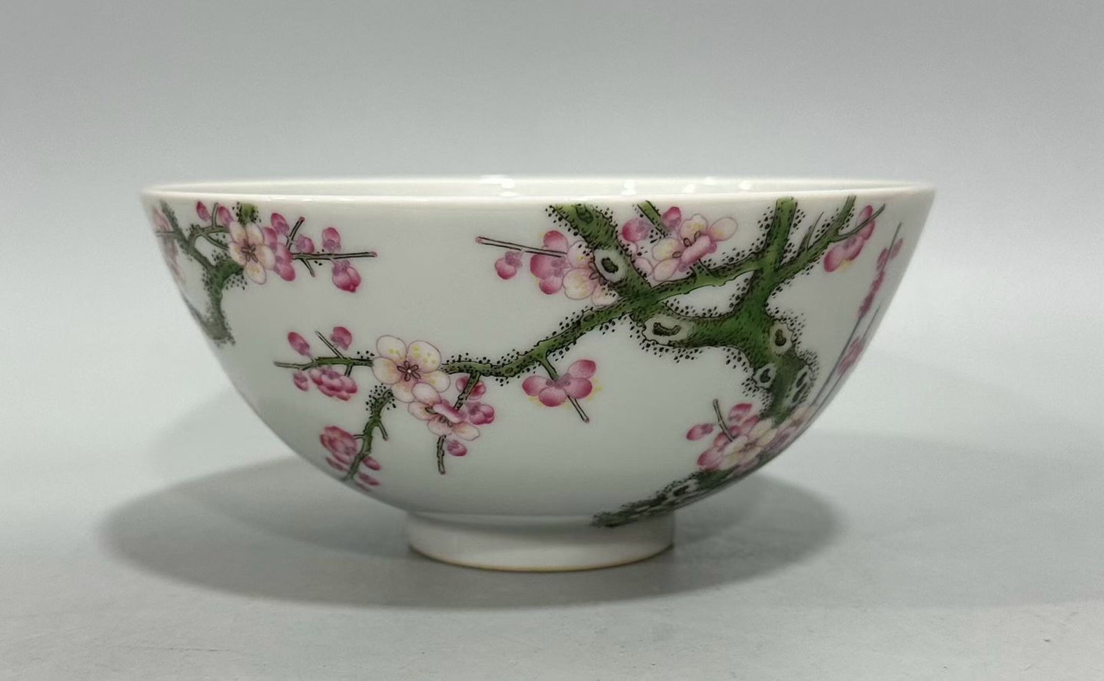An Exquisite Enamel Flower Pattern Bowl,with poem: An Exquisite Enamel Flower Pattern Bowl,with poem,Qing Dynasty,China,Yongzheng Six-character Mark,Size:2.6inx5.5in 珐琅彩花卉纹碗,带诗文,