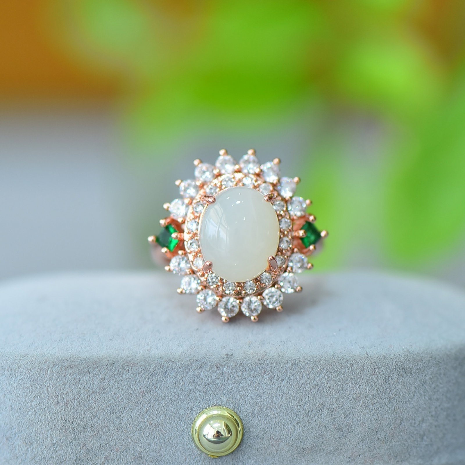 An Exquisite Bronze Inlaid White Jade Ring: An Exquisite Bronze Inlaid White Jade Ring,Size:3.9inx4.7in 铜镶白玉戒指