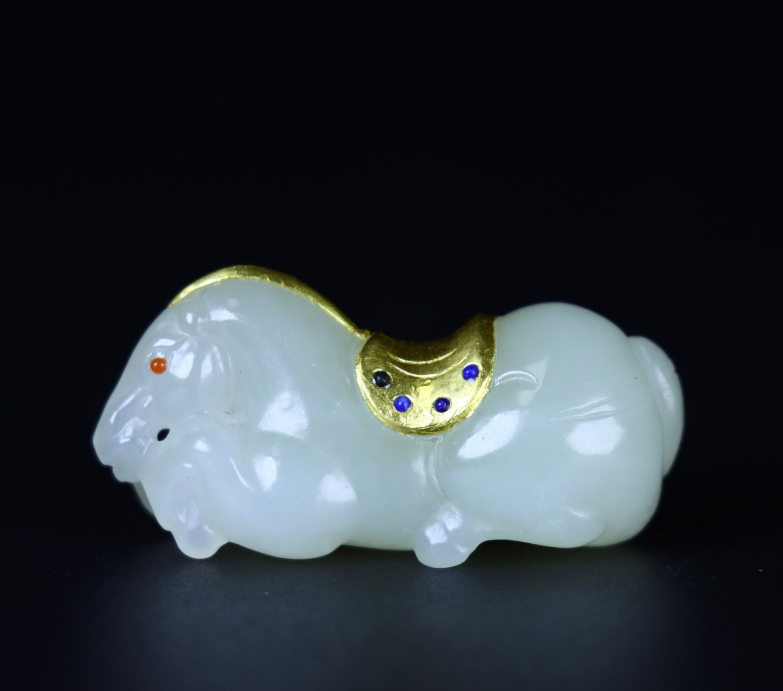 An Exquisite White Jade Cover with Gold Horse Pendant: An Exquisite White Jade Cover with Gold Horse Pendant,Qing Dynasty,China,Size:1.6inx0.8inx0.8in,Weight:16g 白玉包金骏马挂件,中国清