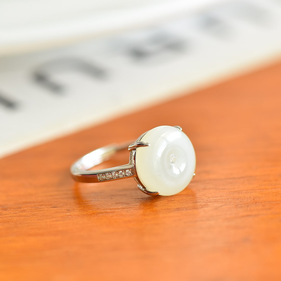 An Exquisite Sterling Silver-Gold Plated Inlaid White Jade Ring,Inlaid Diamond: An Exquisite Sterling Silver-Gold Plated Inlaid White Jade Ring,Inlaid Diamond,Size:13mmx13mm 纯银镀金镶白玉戒指,嵌钻石