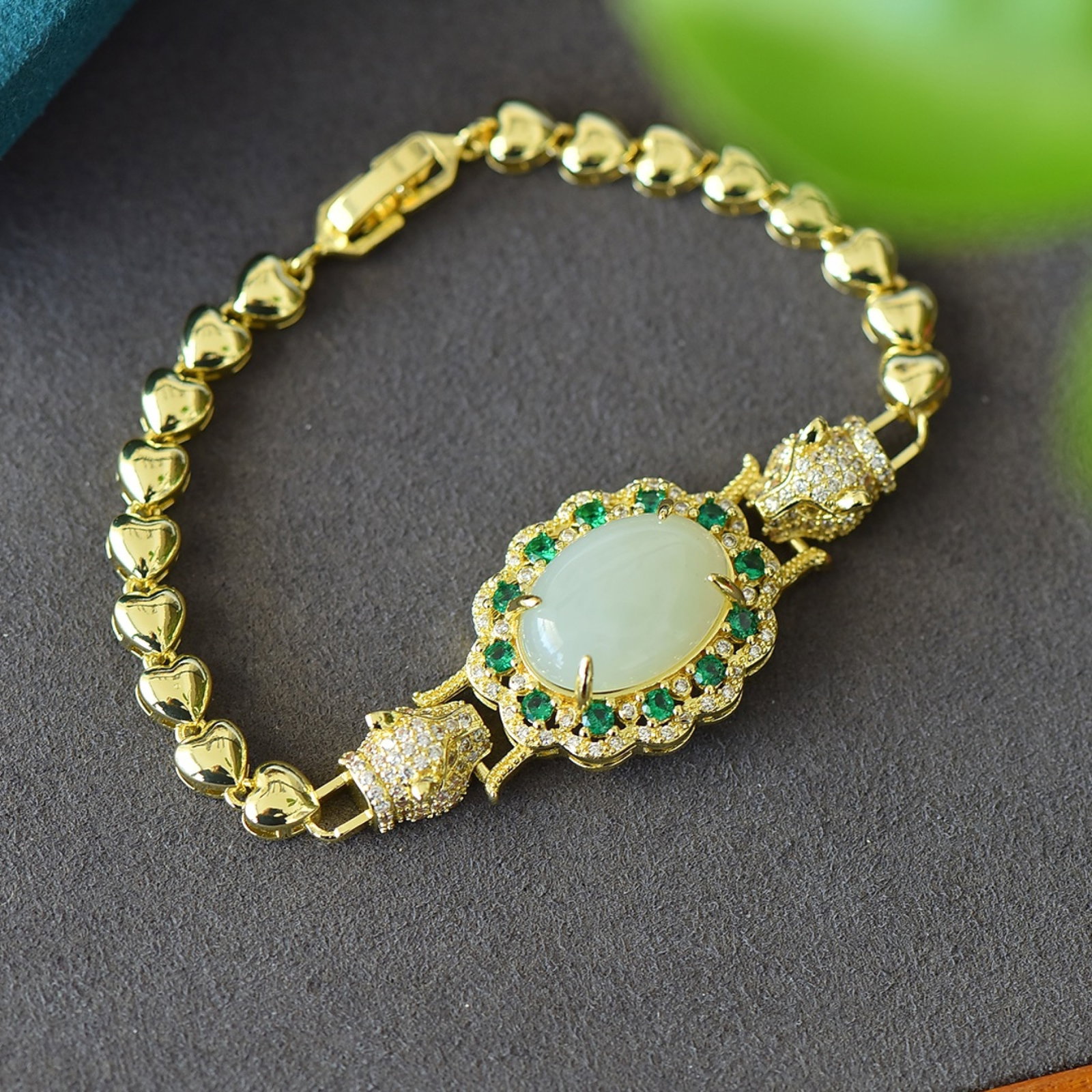 An Exquisite Bronze-Gold Plated Inlaid White Jade Bracelet: An Exquisite Bronze-Gold Plated Inlaid White Jade Bracelet,Size:5.1inx7.1in 铜镀金镶白玉手链