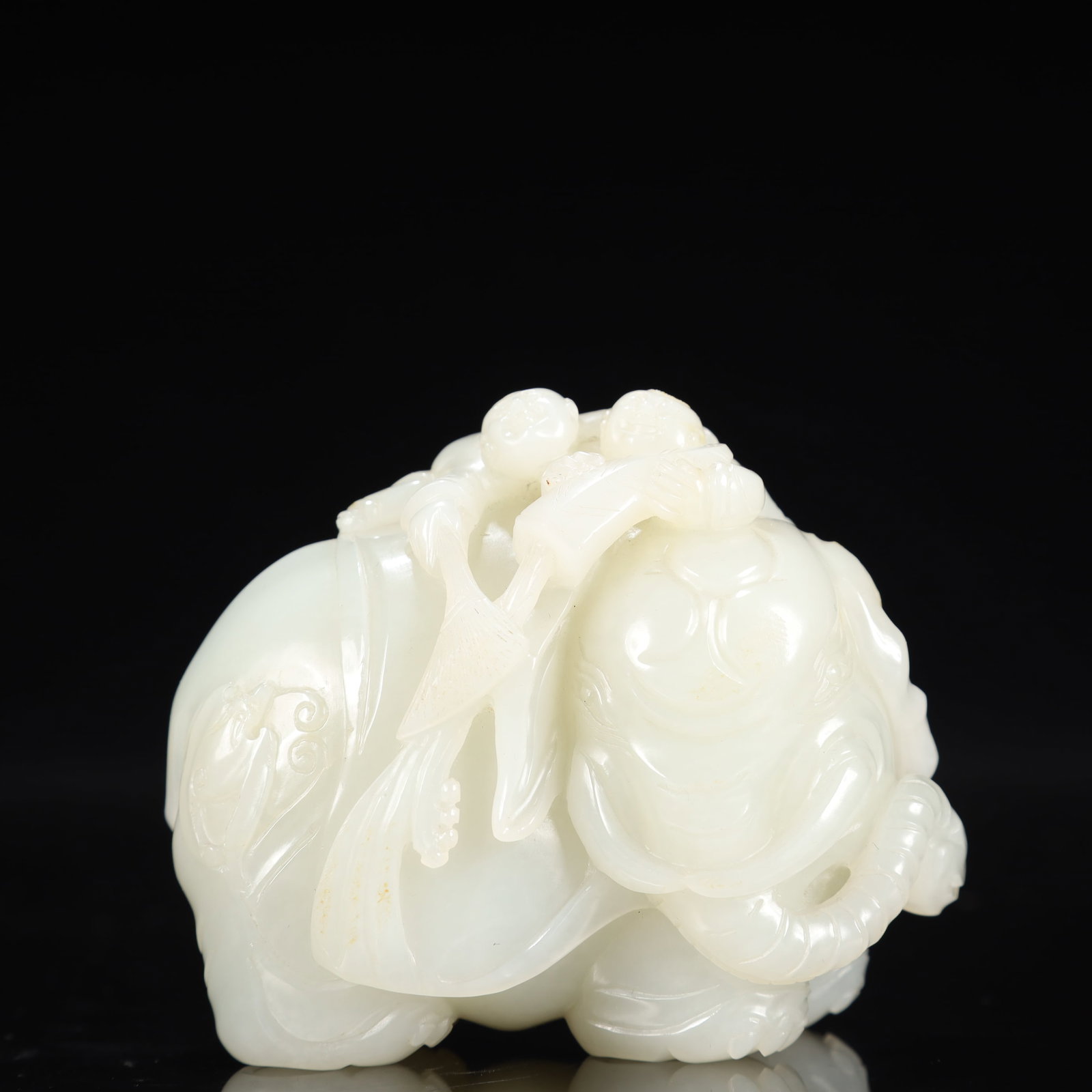 An Exquisite White Jade Figure Pattern Elephant Ornament: An Exquisite White Jade Figure Pattern Elephant Ornament,Qing Dynasty, China,Size:3.3inx2inx2.8in,Weight:550g