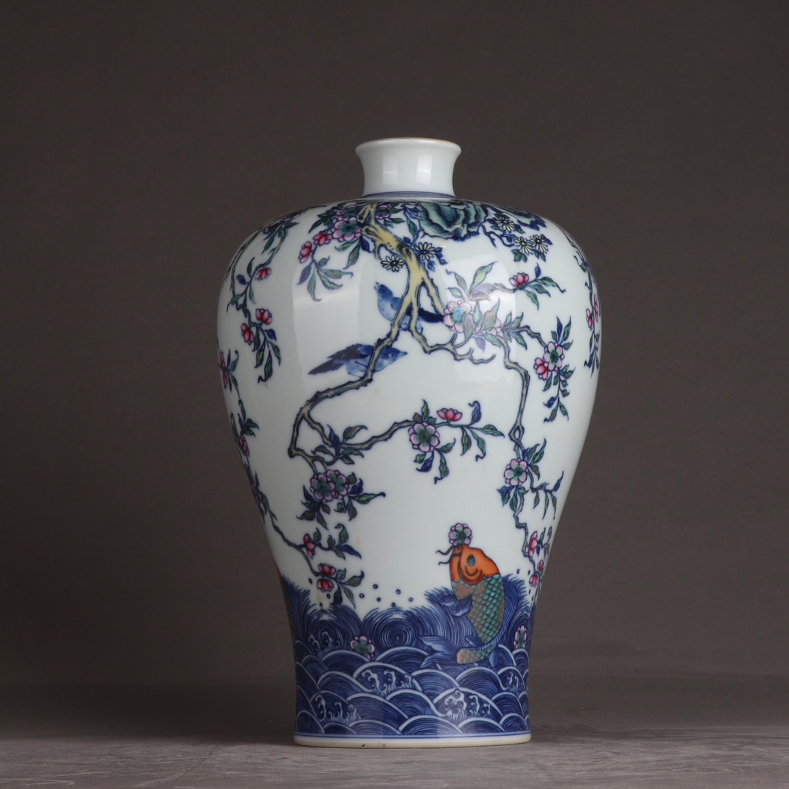 A Rare Blue and White Doucai Painted Gold Flower and Bird Pattern Vase: A Rare Blue and White Doucai Painted Gold Flower and Bird Pattern Vase,Qing Dynasty,China,Yongzheng Six-character Mark,Size:12inx7.7in