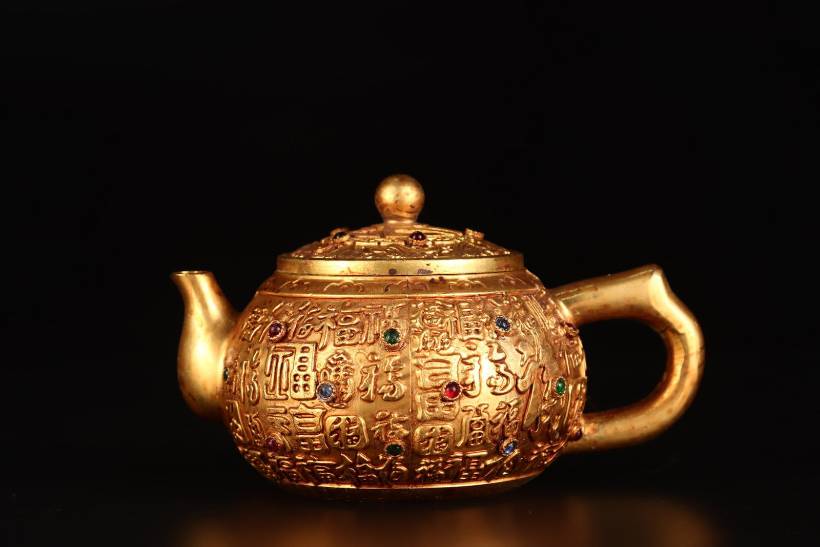 An Exquisite Gilt Bronze Fu-Character Pattern Teapot,Inlaid Gems: An Exquisite Gilt Bronze Fu-Character Pattern Teapot,Inlaid Gems,Qing Dynasty,China,Size:3.1inx4.7in,Weight:431g 铜鎏金福字纹茶壶,嵌宝௾