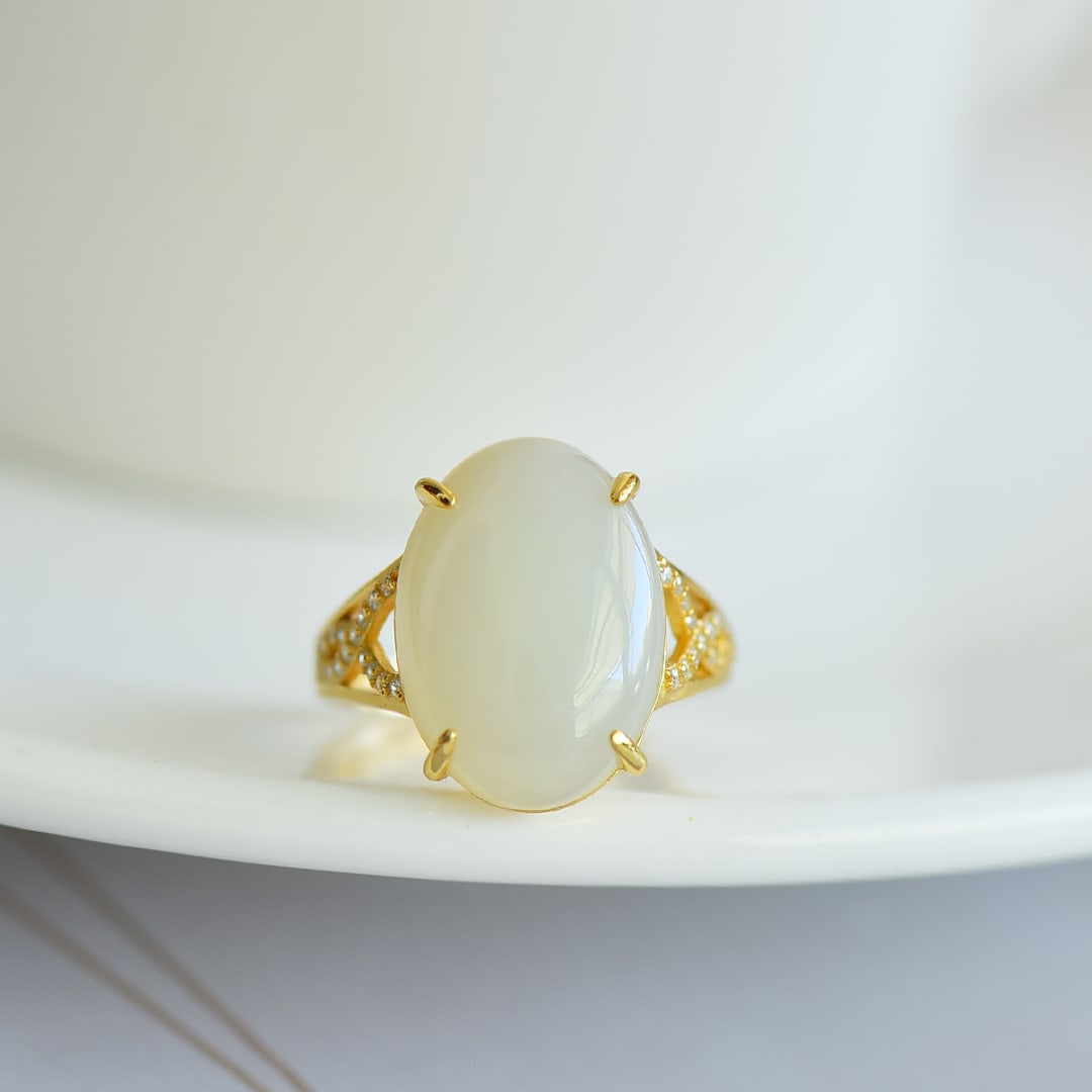 An Exquisite Sterling Silver-Gold Plated Inlaid White Jade Ring,Inlaid Diamond: An Exquisite Sterling Silver-Gold Plated Inlaid White Jade Ring,Inlaid Diamond,Size:13mmx18mm 纯银镀金镶白玉戒指,嵌钻石