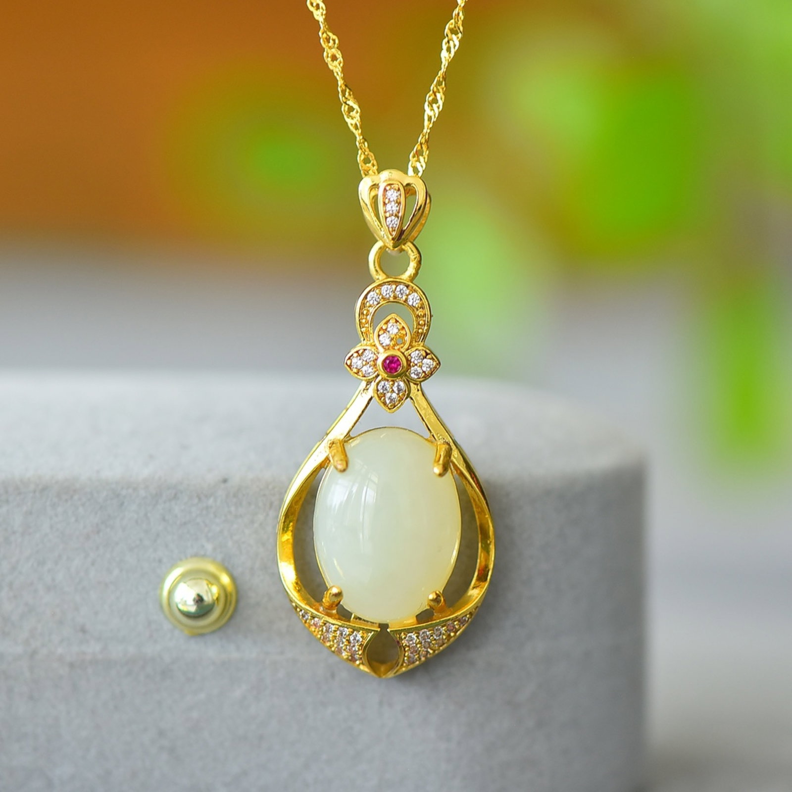 An Exquisite Bronze-Gold Plated Inlaid White Jade Necklace: An Exquisite Bronze-Gold Plated Inlaid White Jade Necklace,Size:4.7inx6.3in 铜镀金镶白玉项链