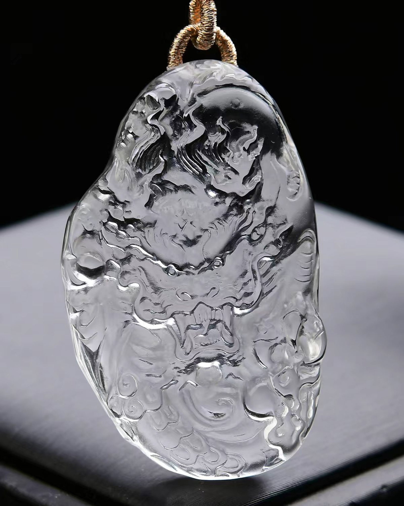 An Exquisite Crystal Dragon Pattern Pendant: An Exquisite Crystal Dragon Pattern Pendant,Size:51mmx31mmx12mm,Weight:35g 寓意生意兴隆,吉祥安康