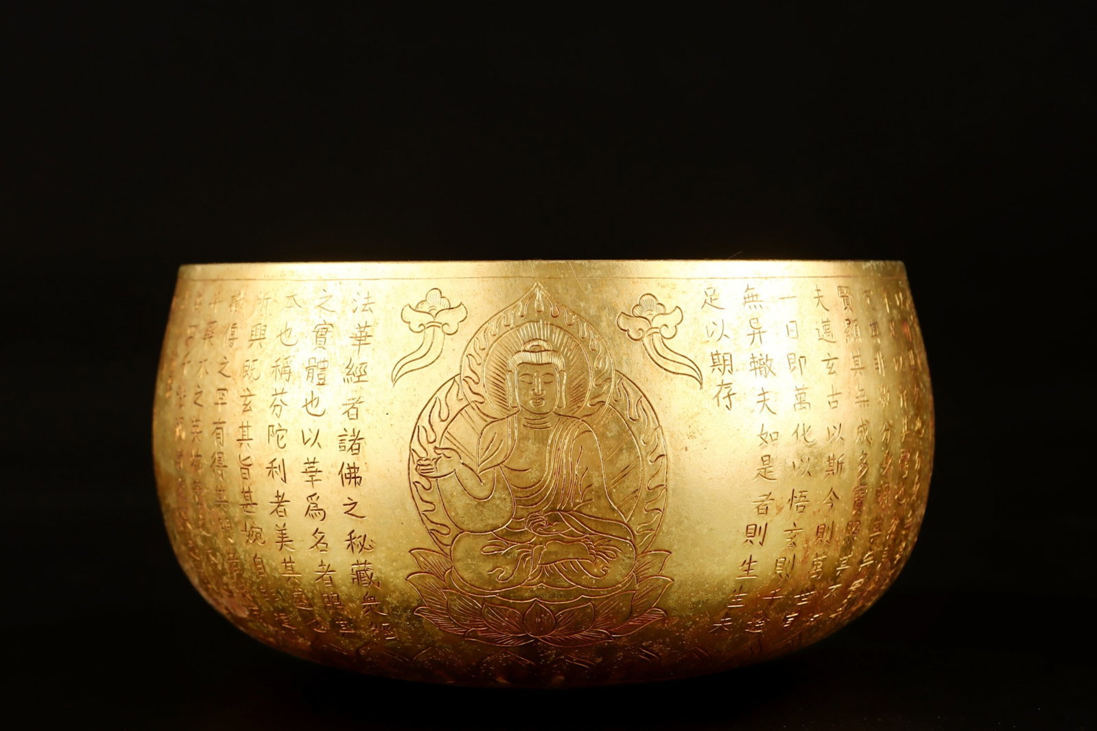 An Exquisite Gilt Bronze Buddha Statue Pattern Basin,With Scriptures: An Exquisite Gilt Bronze Buddha Statue Pattern Basin,With Scriptures,Tang Dynasty,China,With Mark,Size:6.3inx3.5in,Weight:1227g 铜鎏金佛像纹盆,带经