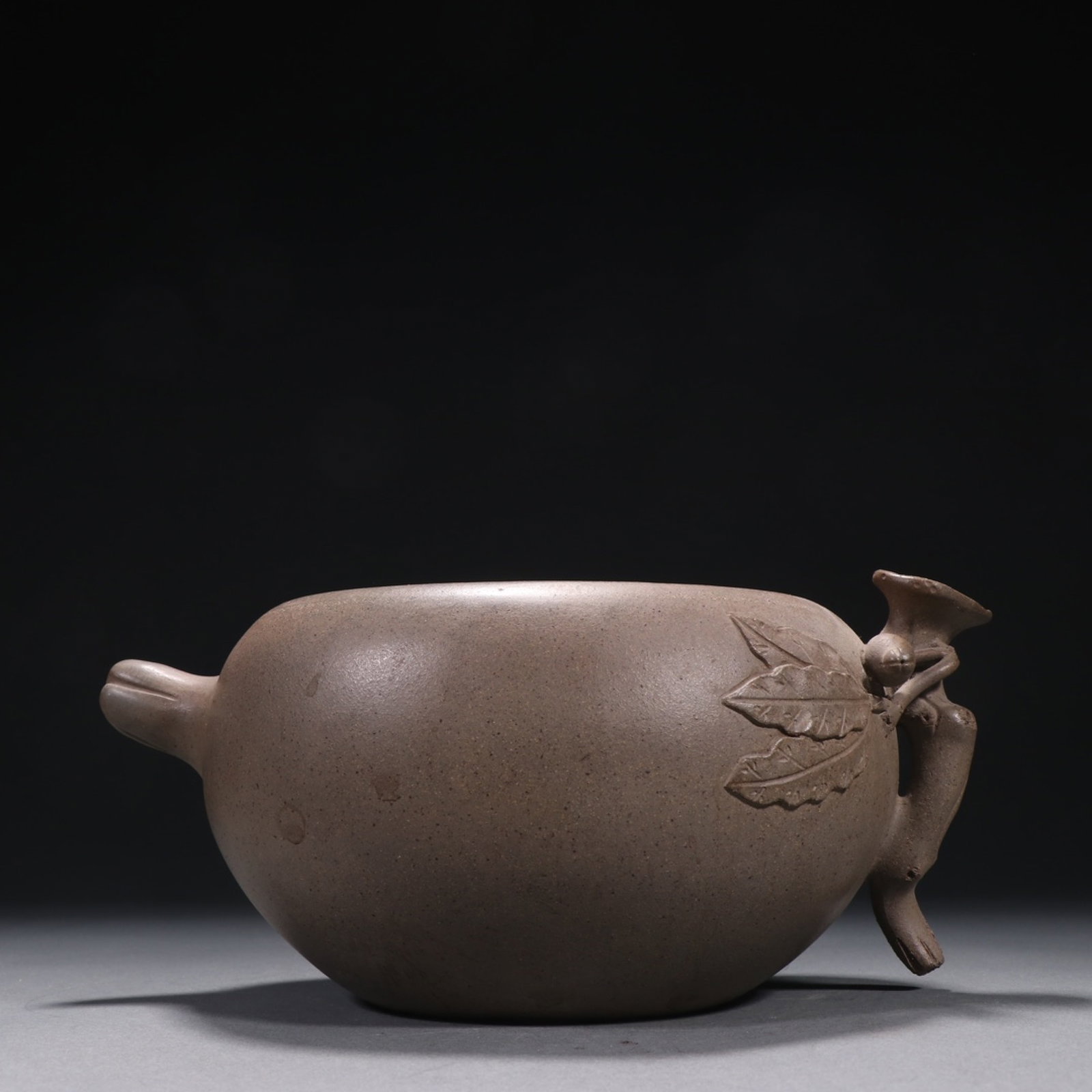 A Rare Purple Sands Pomegranate-Shaped Brush Washer: A Rare Purple Sands Pomegranate-Shaped Brush Washer,Qing Dynasty,China,Chen Mingyuan Mark,Size:4.7inx10.2in