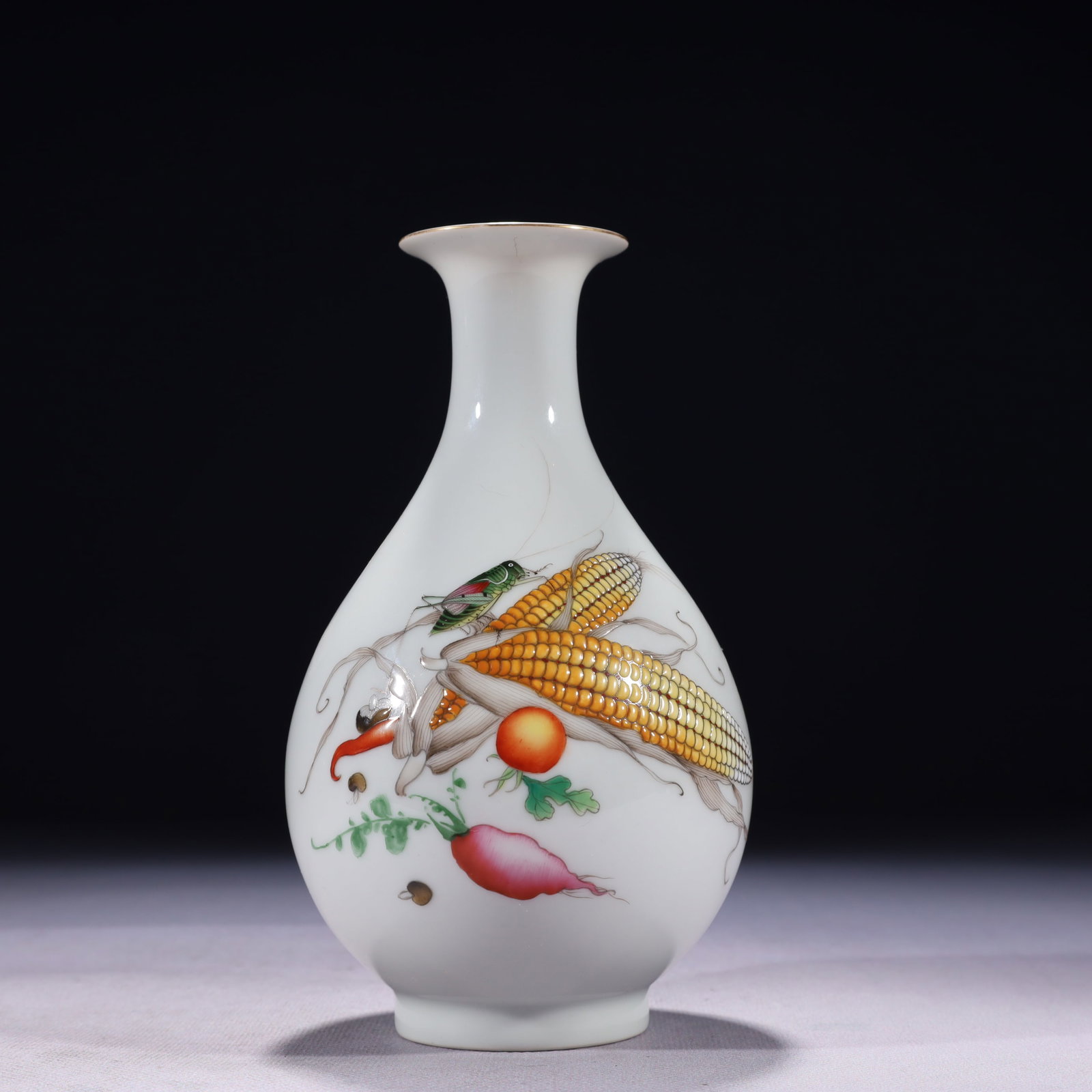 An Exquisite Enamel Painted Gold Corn ?? Vase,with poem: An Exquisite Enamel Painted Gold Corn 纹 Vase,with poem,Qing Dynasty,China,Yongzheng Four-character Mark,Size:3.5inx6.7in,Weight:500g