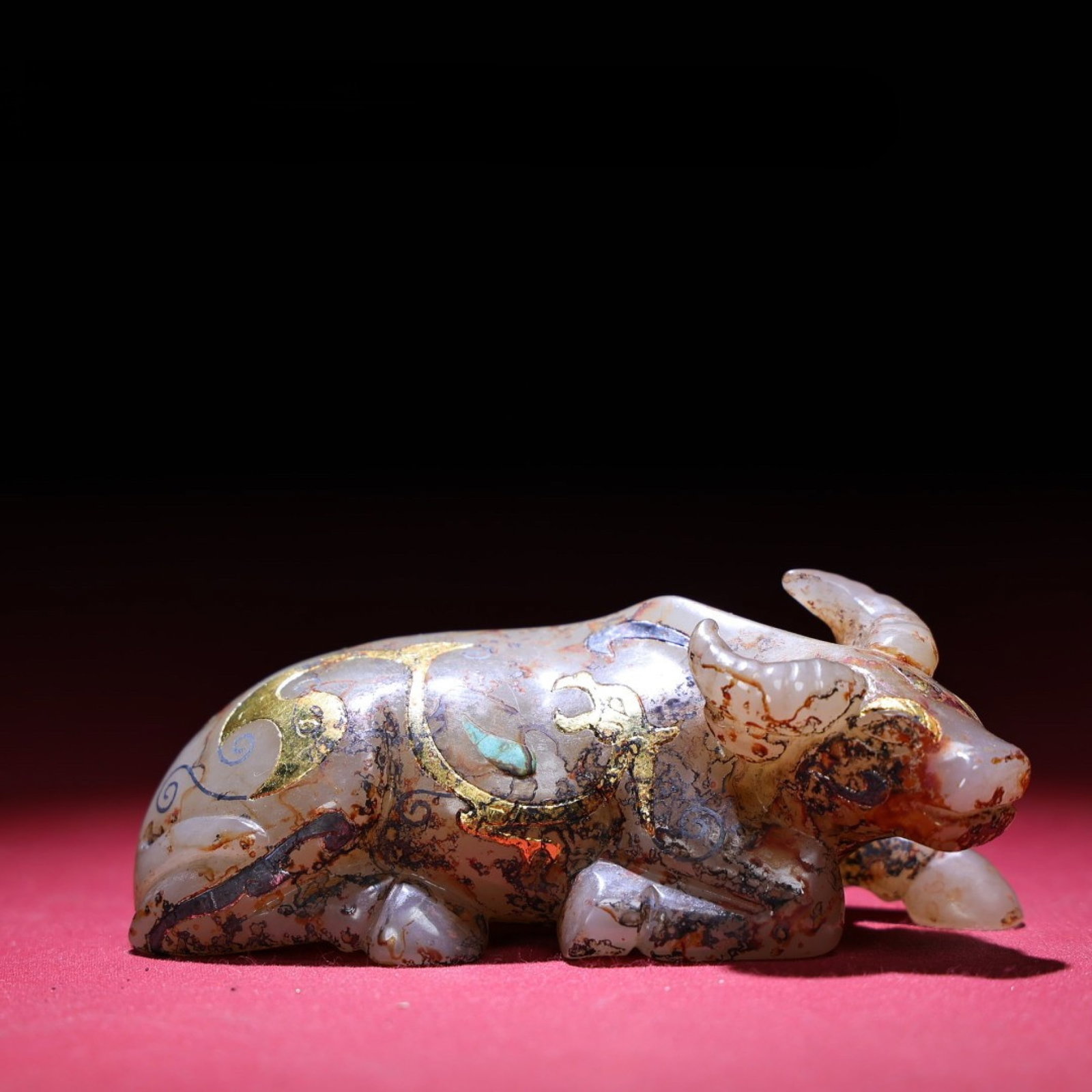 An Exquisite White Jade Inlaid Gold and Silver Buffalo Hand Piece: An Exquisite White Jade Inlaid Gold and Silver Buffalo Hand Piece,Qing Dynasty,China,Size:85mmx36mmx31mm,Weight:133g 白玉错金银牛手把件,中&#