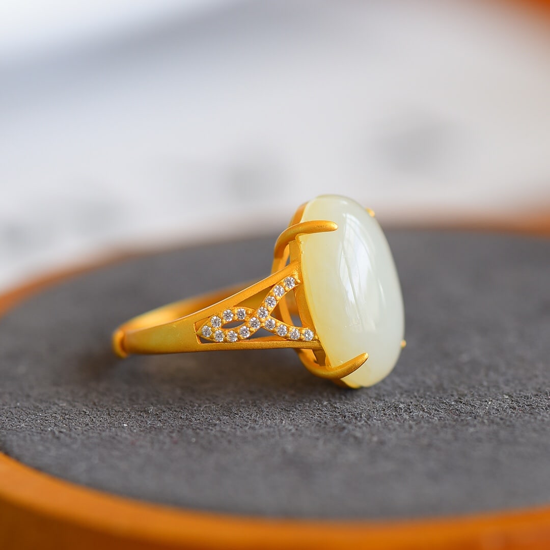 An Exquisite Sterling Silver-Gold Plated Inlaid White Jade Ring,Inlaid Diamond: An Exquisite Sterling Silver-Gold Plated Inlaid White Jade Ring,Inlaid Diamond,Size:10mmx14mm 纯银镀金镶白玉戒指,嵌钻石