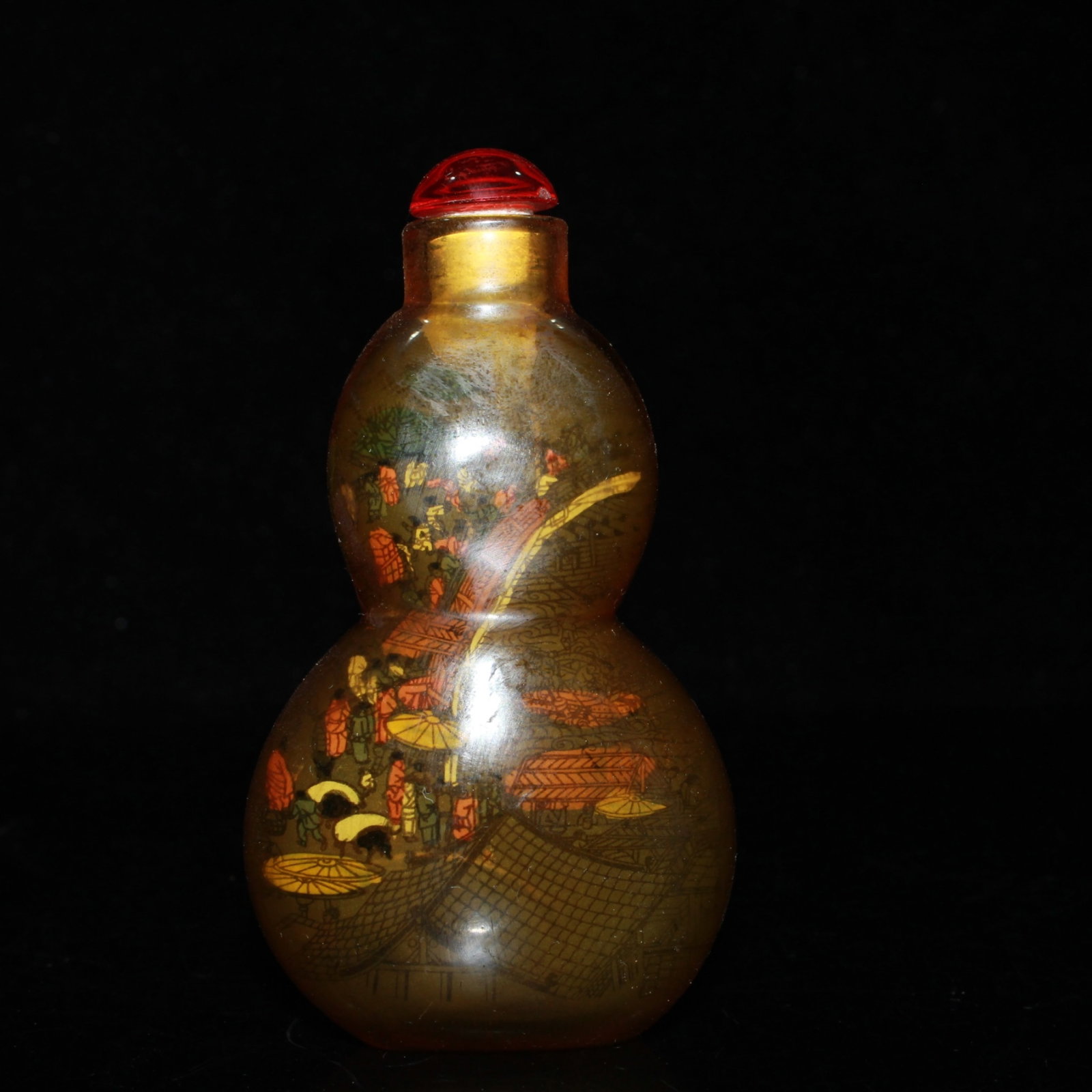 An Exquisite Glass Landscape and Figure Pattern Snuff Bottle: An Exquisite Glass Landscape and Figure Pattern Snuff Bottle,Qing Dynasty,China,Size:2inx1inx3.5in,Weight:60g 琉璃山水人物纹鼻烟壶,中&
