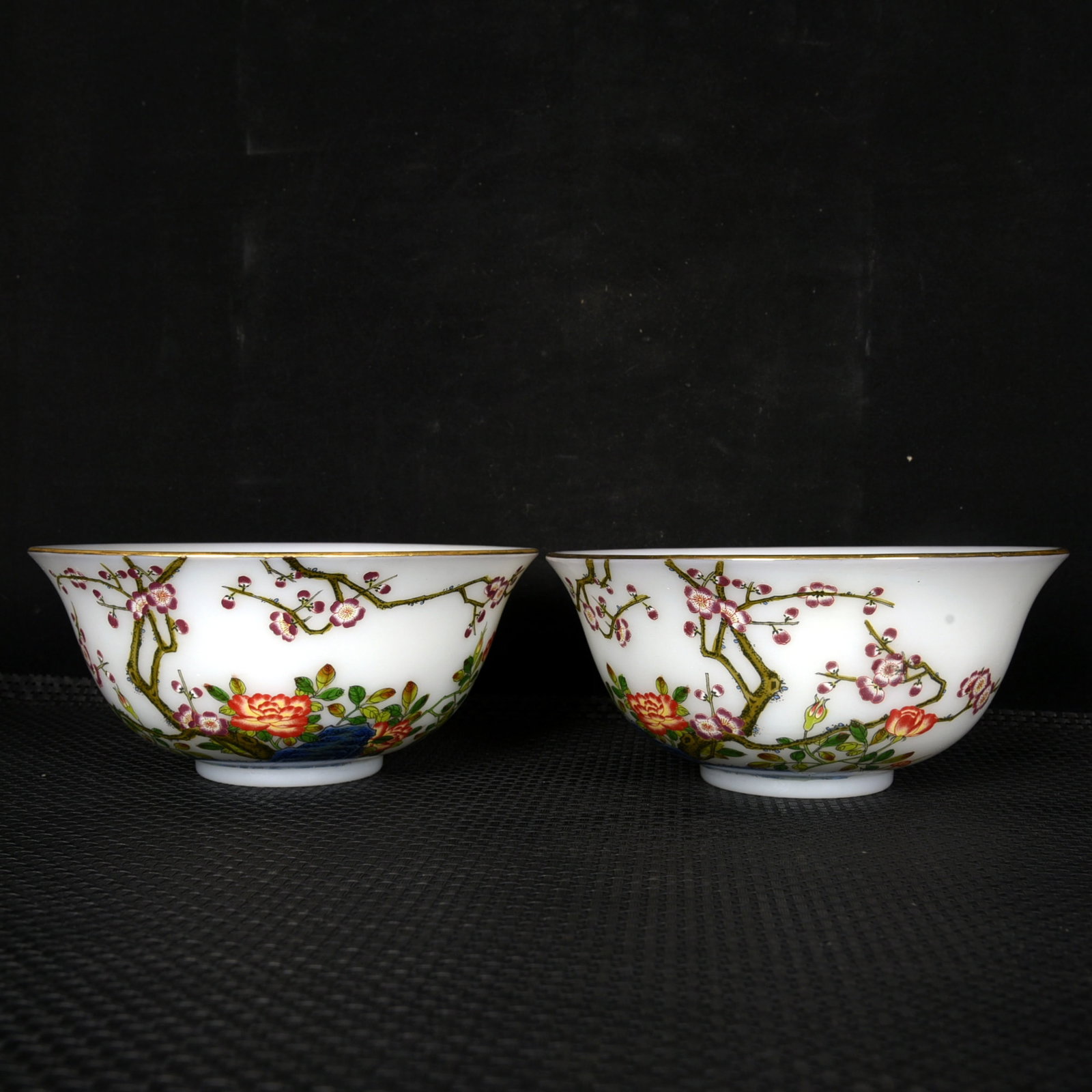 A Pair of Exquisite Famille-Rose Flower Pattern Bowls,with poem (1 of 9)