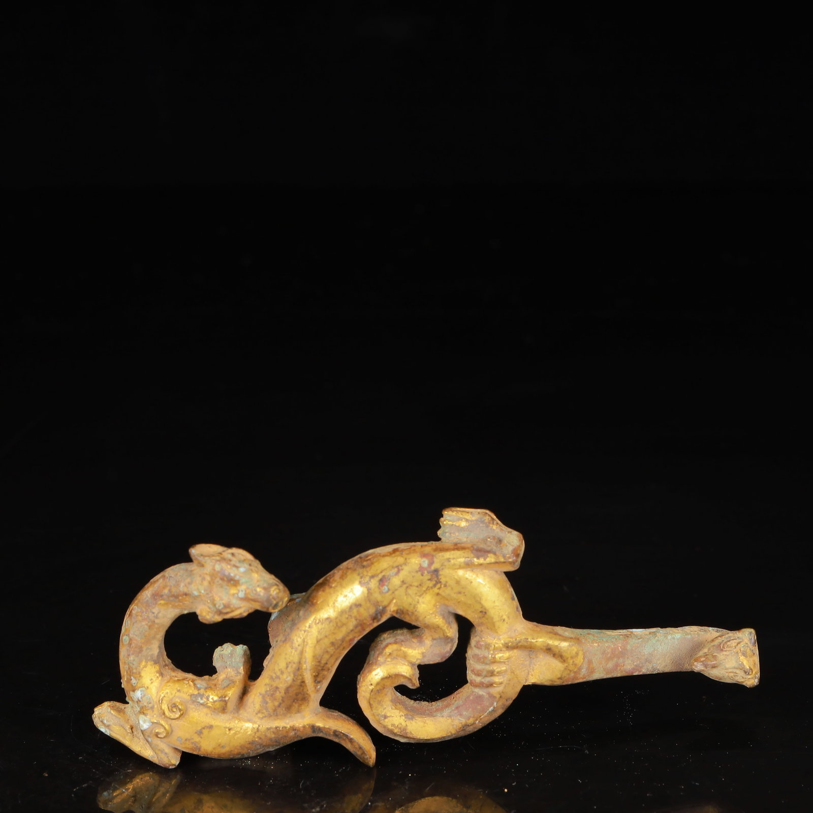 An Exquisite Gilt Bronze Dragon Ornament: An Exquisite Gilt Bronze Dragon Ornament,Qing Dynasty,China,Size:5.9inx2.4inx1.2in,Weight:297g 铜鎏金龙摆件,中国清代