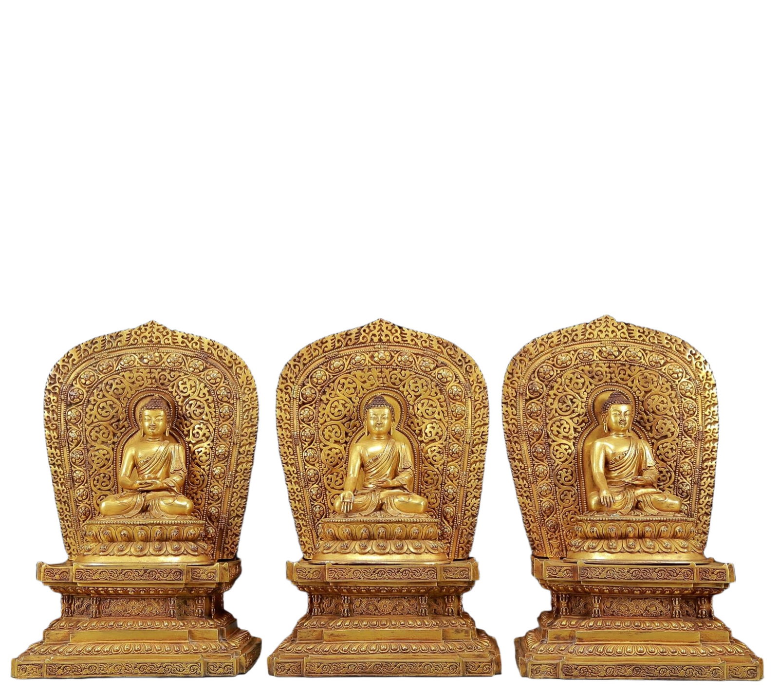 A Set of Solemn Gilt Bronze Statue of Sakyamuni: A Set of Solemn Gilt Bronze Statue of Sakyamuni,Ming Dynasty, China,Size:7.9inx5.1inx12.6in,Weight:18675g 一组铜鎏金释迦摩尼像，਴