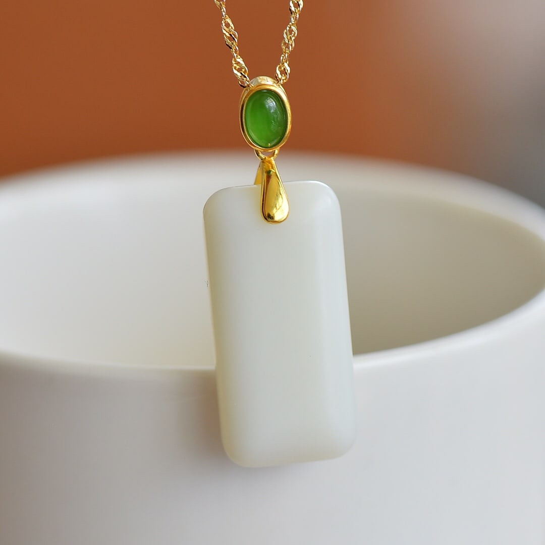 An Exquisite Sterling Silver-Gold Plated Inlaid White Jade Necklace,Inlaid Jasper: An Exquisite Sterling Silver-Gold Plated Inlaid White Jade Necklace,Inlaid Jasper,Size:15mmx30mm 纯银镀金镶白玉项链,嵌碧玉