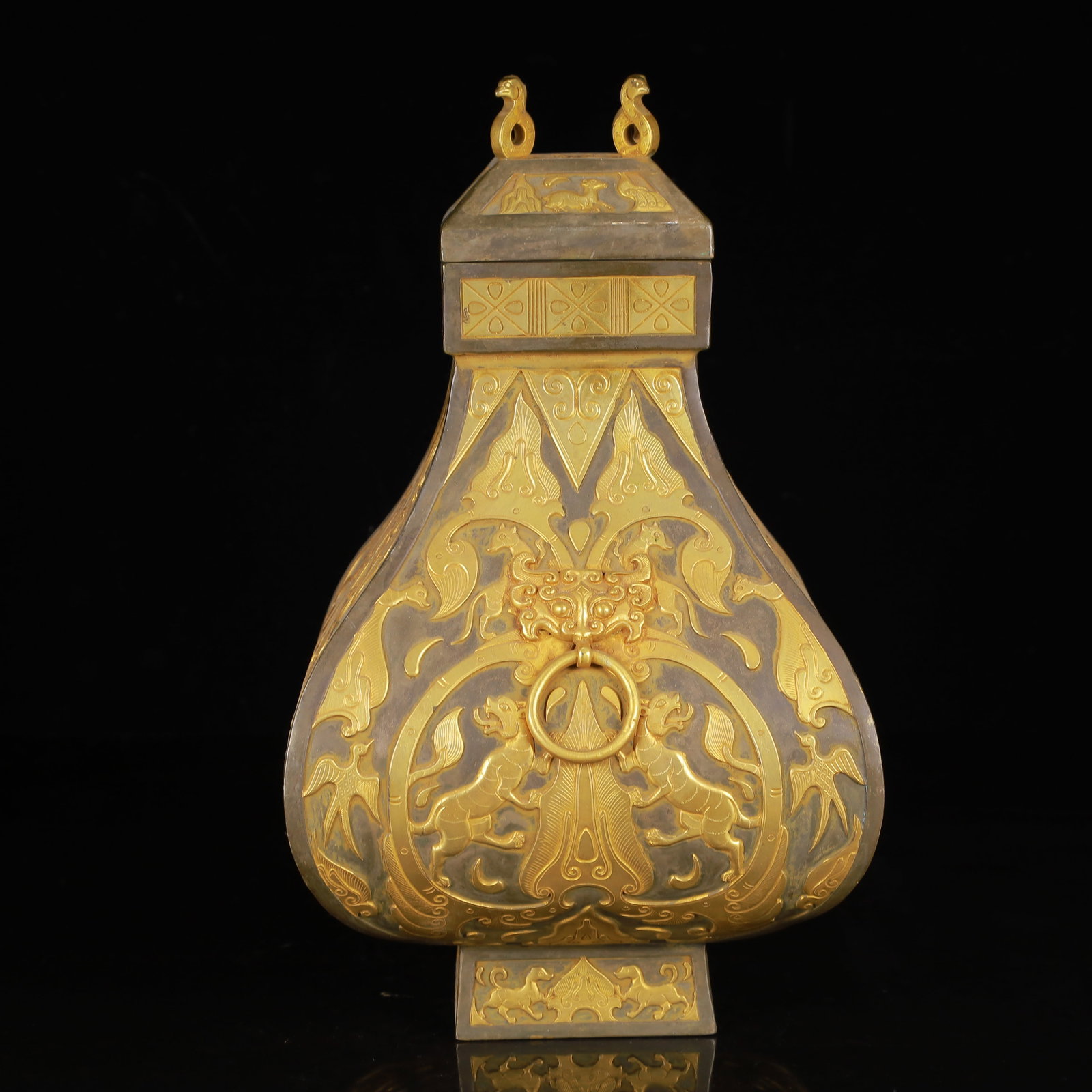 An Exquisite Gilt Silver Auspicious Beast Pattern Beast-Ears Jar: An Exquisite Gilt Silver Auspicious Beast Pattern Beast-Ears Jar,Tang Dynasty,China,Zhenguan Four-Character Mark,Size:6.7inx11.8in,Weight:3100g 银鎏金瑞兽纹兽