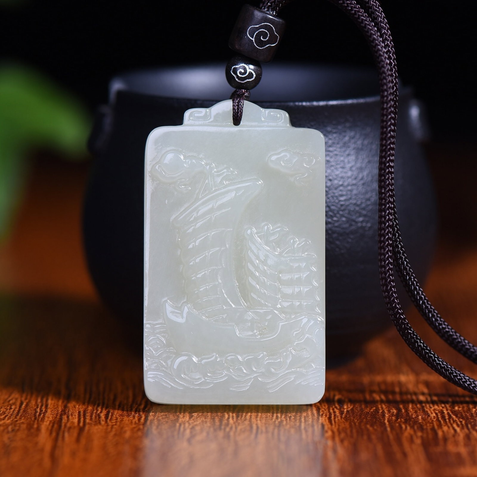 An Exquisite White Jade Boat Pendant: An Exquisite White Jade Boat Pendant,Size:51mmx31mm (寓意)一帆风顺 吉祥 一切顺利 白玉船吊坠