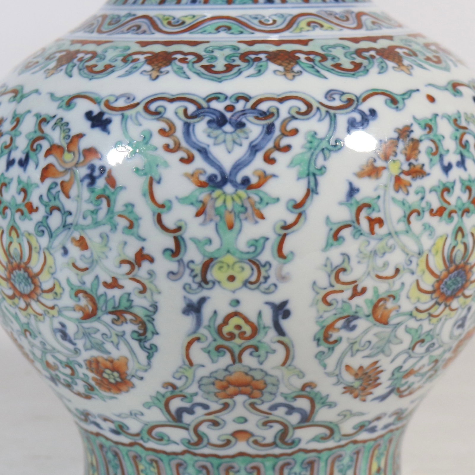 An Exquisite Doucai Lotus Pattern Vase - 8