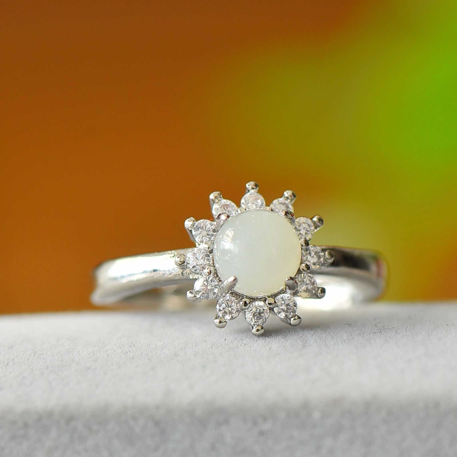 An Exquisite Bronze Inlaid White Jade Ring: An Exquisite Bronze Inlaid White Jade Ring,Size:2.4inx2.4in 铜镶白玉戒指