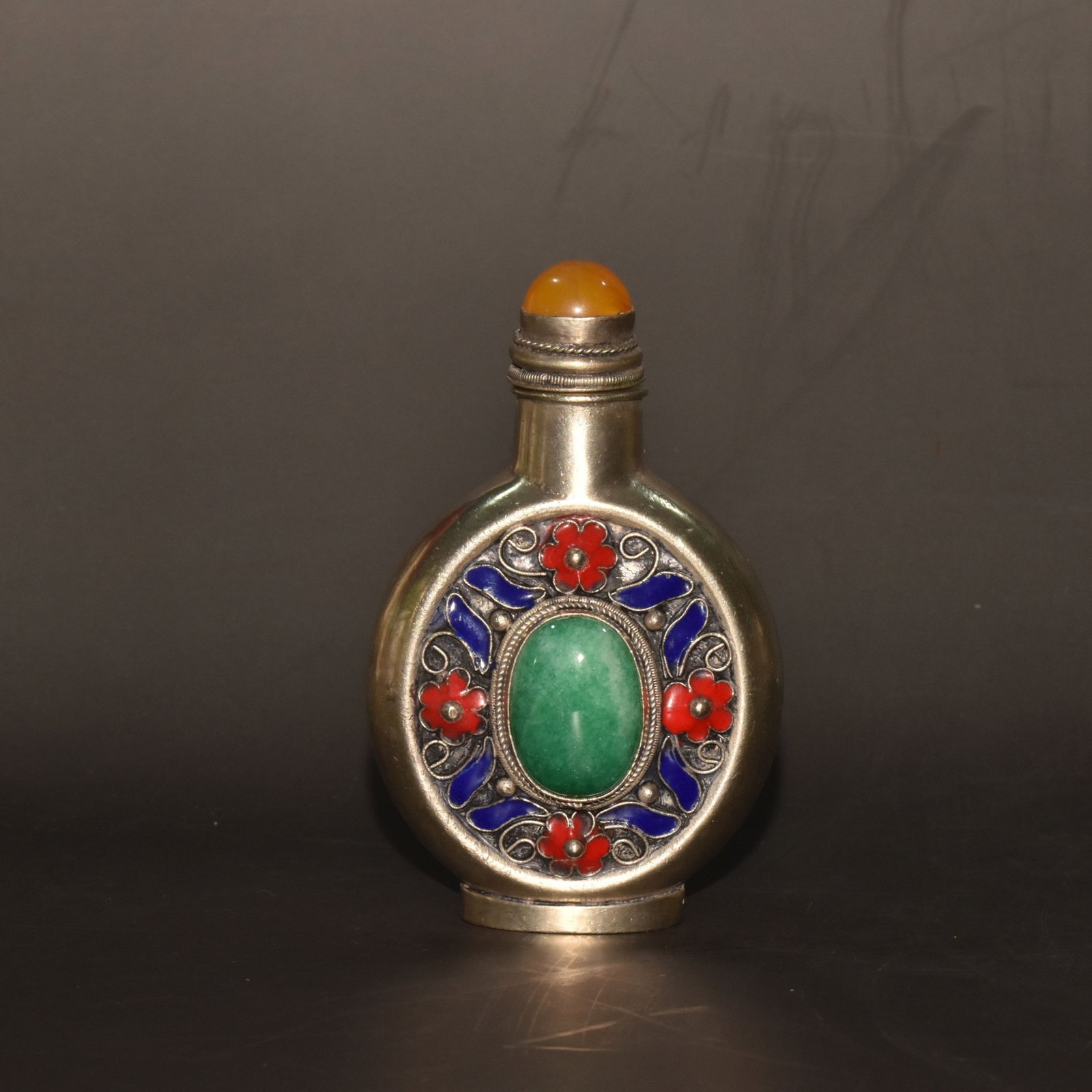 An Exquisite Cloisonne Inlaid Jadeite Flower Pattern Snuff Bottle: An Exquisite Cloisonne Inlaid Jadeite Flower Pattern Snuff Bottle,Qing Dynasty,China,Size:2.2inx1.6inx3.5in,Weight:77g