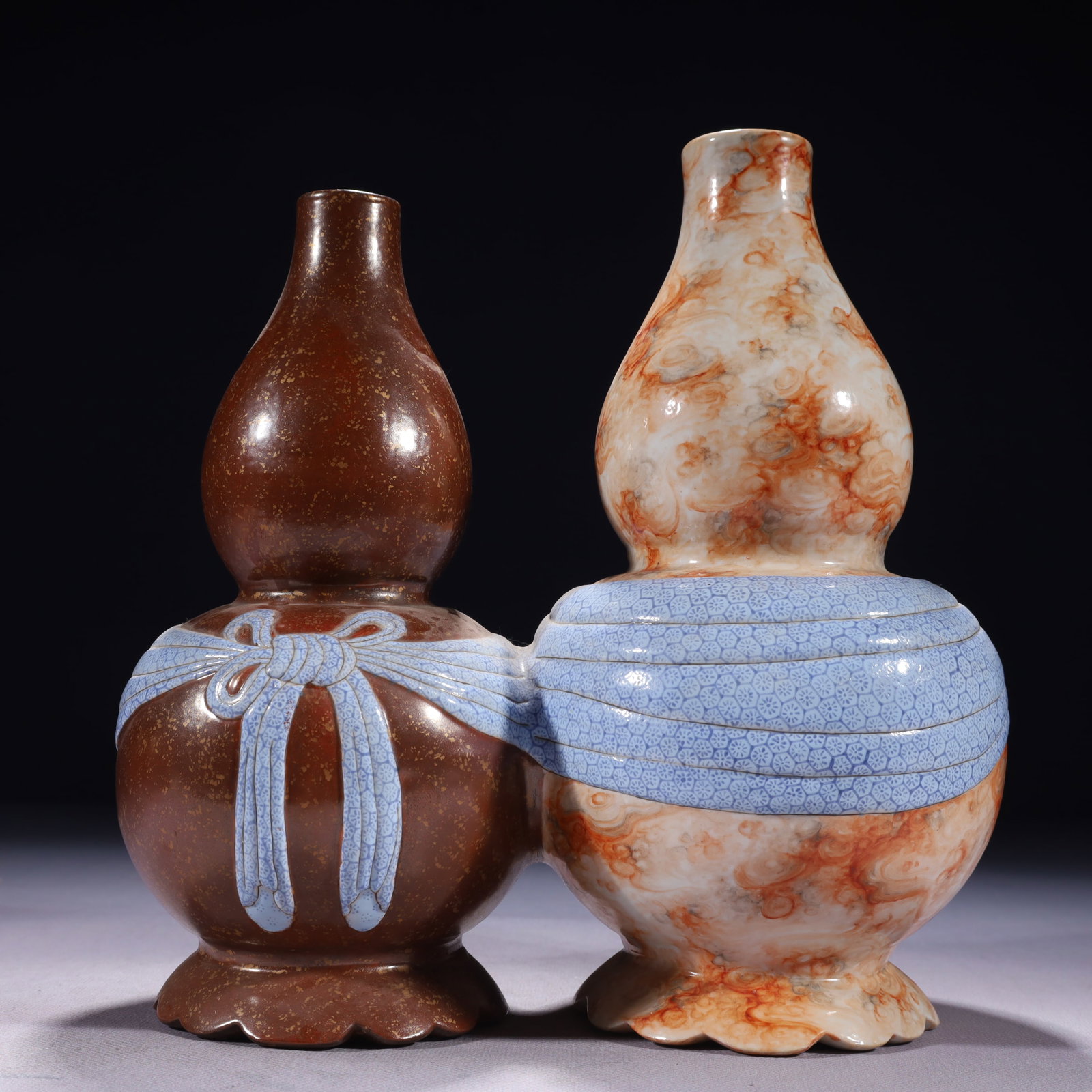 An Exquisite Marble Glazed Painted Gold ???? Gourd-Shaped Vase: An Exquisite Marble Glazed Painted Gold 连体 Gourd-Shaped Vase,Qing Dynasty,China,Yongzheng Four-character Mark,Size:8.7inx4.7inx9.8in,Weight:1900g 石纹釉描金