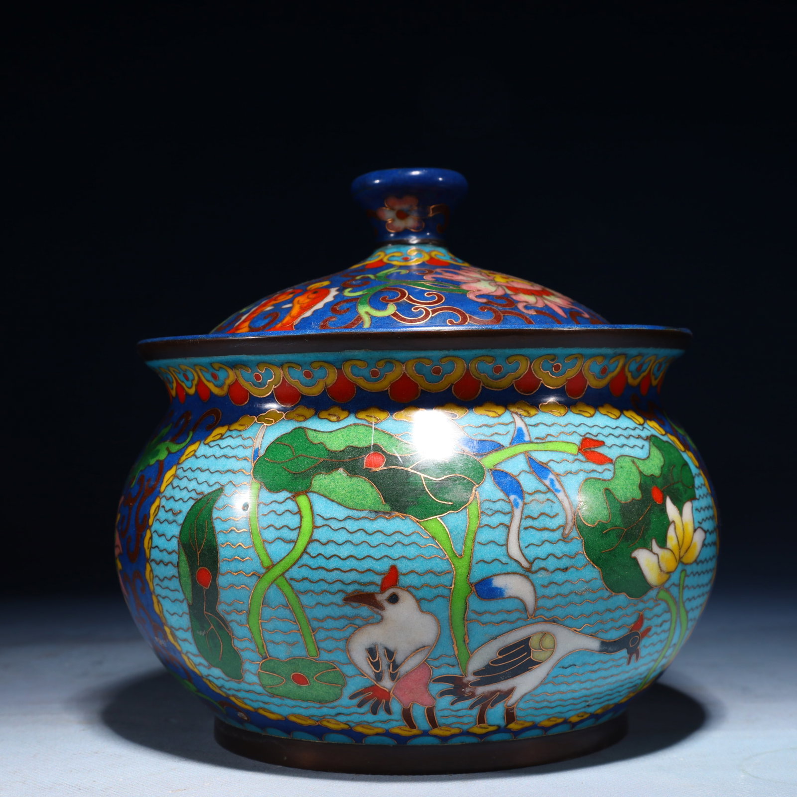 An Exquisite Cloisonne Flower and Bird Pattern Jar with Cover: An Exquisite Cloisonne Flower and Bird Pattern Jar with Cover,Qing Dynasty,China,Qianlong Four-character Mark,Size:7.1inx7.1inx7.1in,Weight:2500g 景泰蓝花鸟纹௢