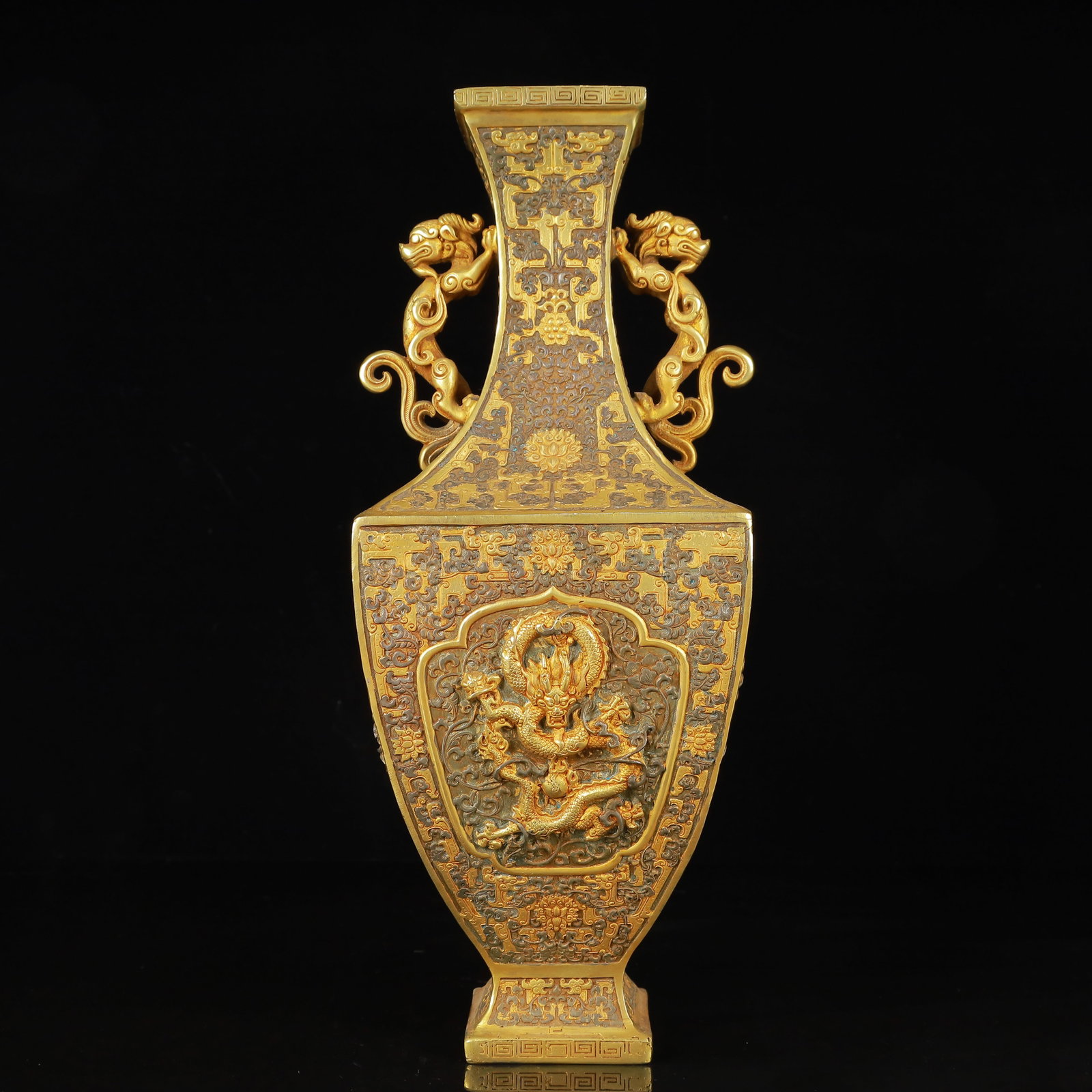 An Exquisite Gilt Silver Dragon Pattern Dragon-Ears Vase: An Exquisite Gilt Silver Dragon Pattern Dragon-Ears Vase,Tang Dynasty,China,Zhenguan Four-Character Mark,Size:5.5inx13.8in,Weight:3350g 银鎏金龙纹龙耳瓶