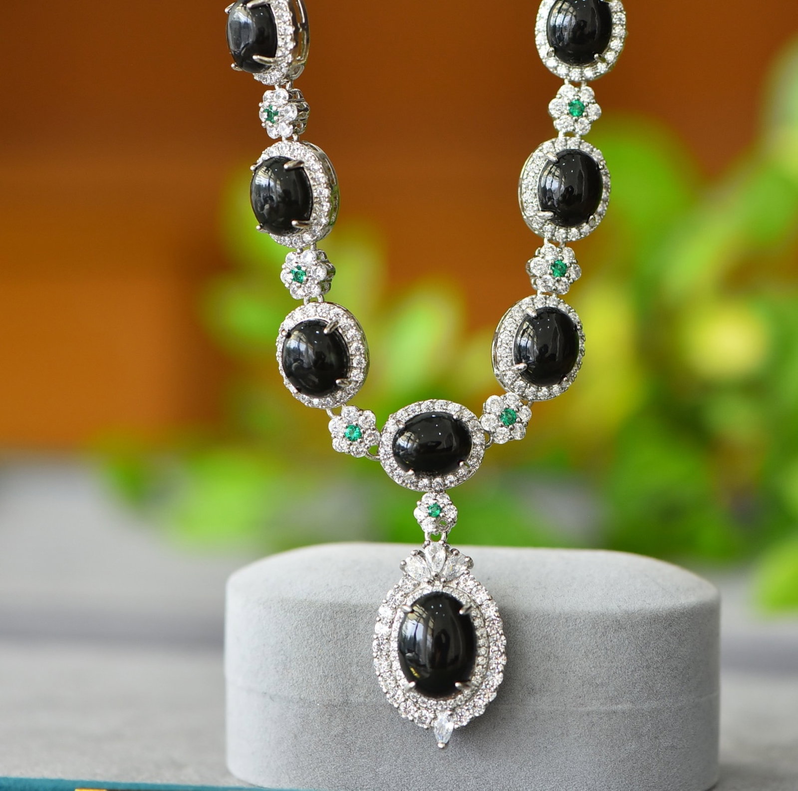 An Exquisite Bronze Inlaid Green Jade Necklace,Inlaid Diamond: An Exquisite Bronze Inlaid Green Jade Necklace,Inlaid Diamond,Size:12mmx16mm,10mmx12mm 铜镶青玉项链,嵌钻石