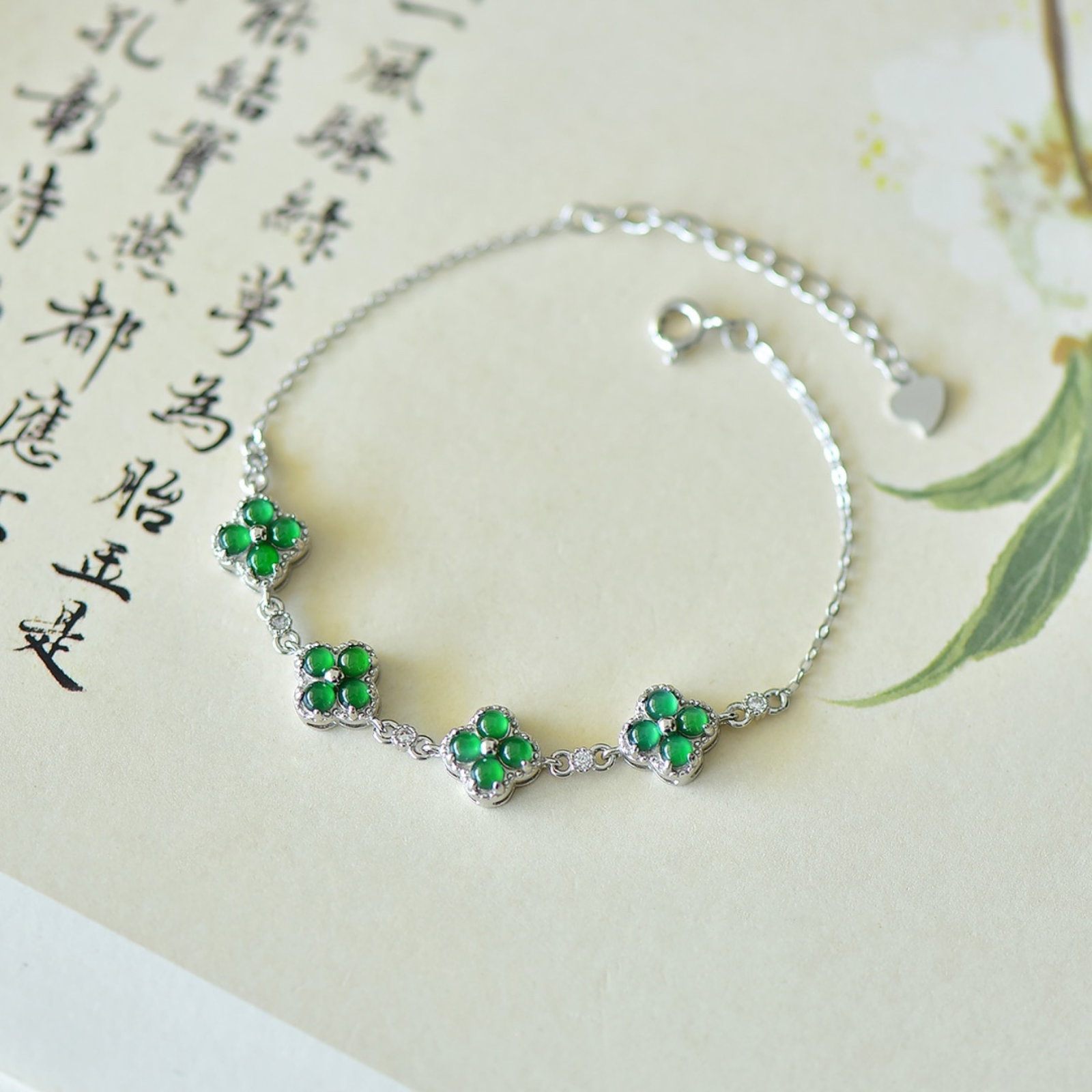 An Exquisite Sterling Silver Inlaid Jadeite Bracelets,Inlaid Diamond: An Exquisite Sterling Silver Inlaid Jadeite Bracelets,Inlaid Diamond,Size:3mmx3mm 纯银镶翡翠手链,嵌钻石