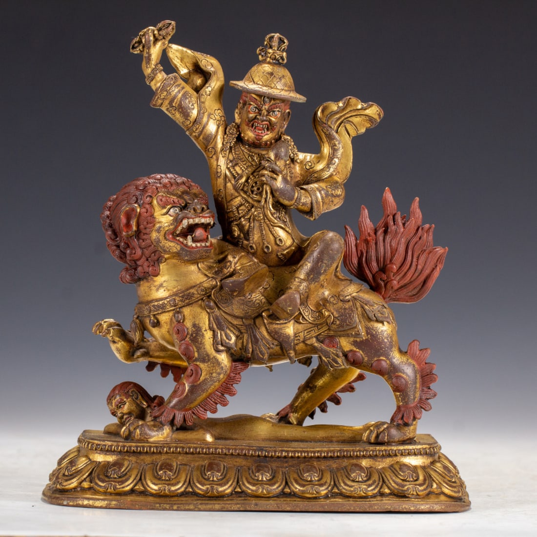 A Solemn Gilt Bronze Statue of Heavenly King: A Solemn Gilt Bronze Statue of Heavenly King,Qing Dynasty,China,Size:6.7inx3.3inx8.3in,Weight:1790g 铜鎏金天王像,中国清代
