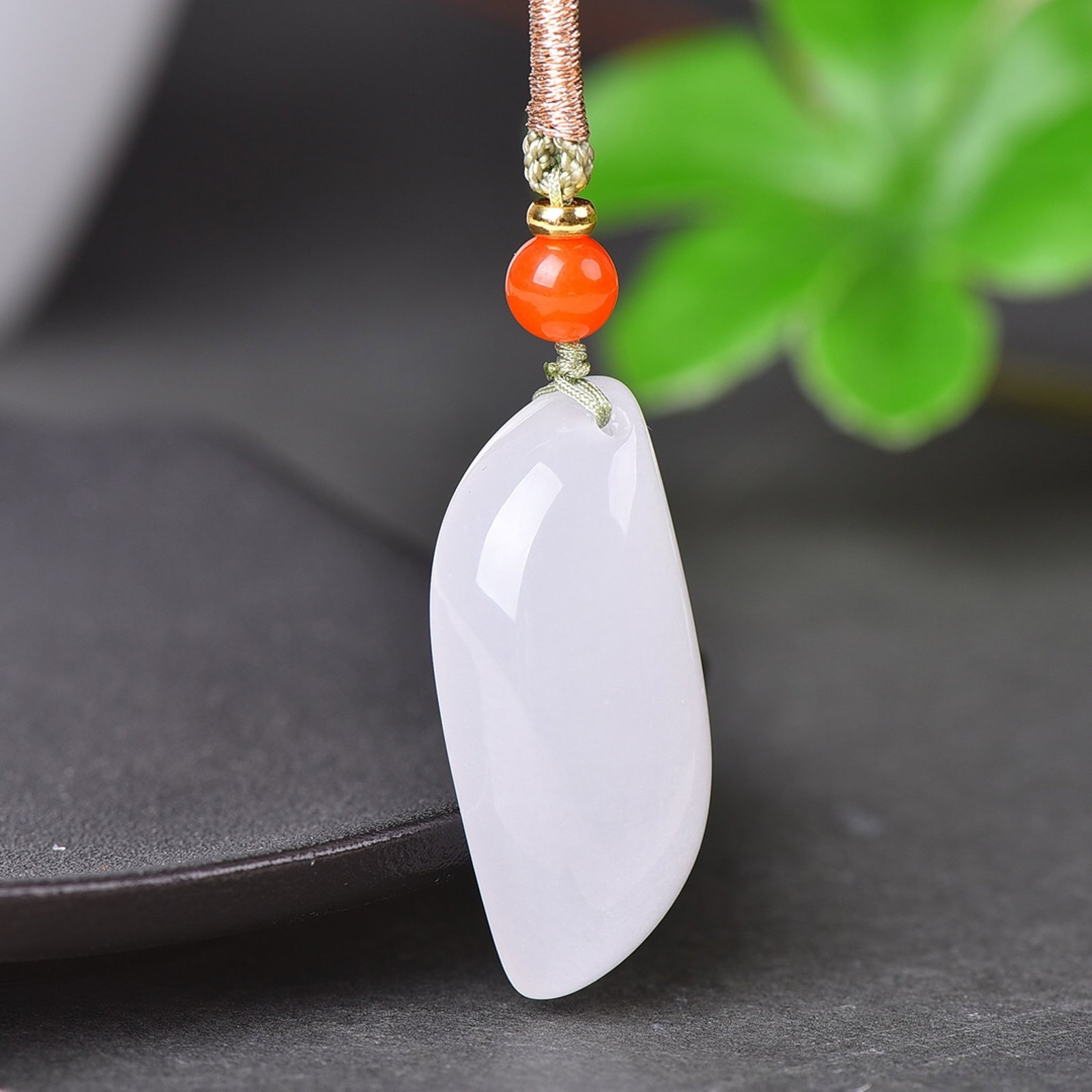 An Exquisite Jadeite Pendant - 3