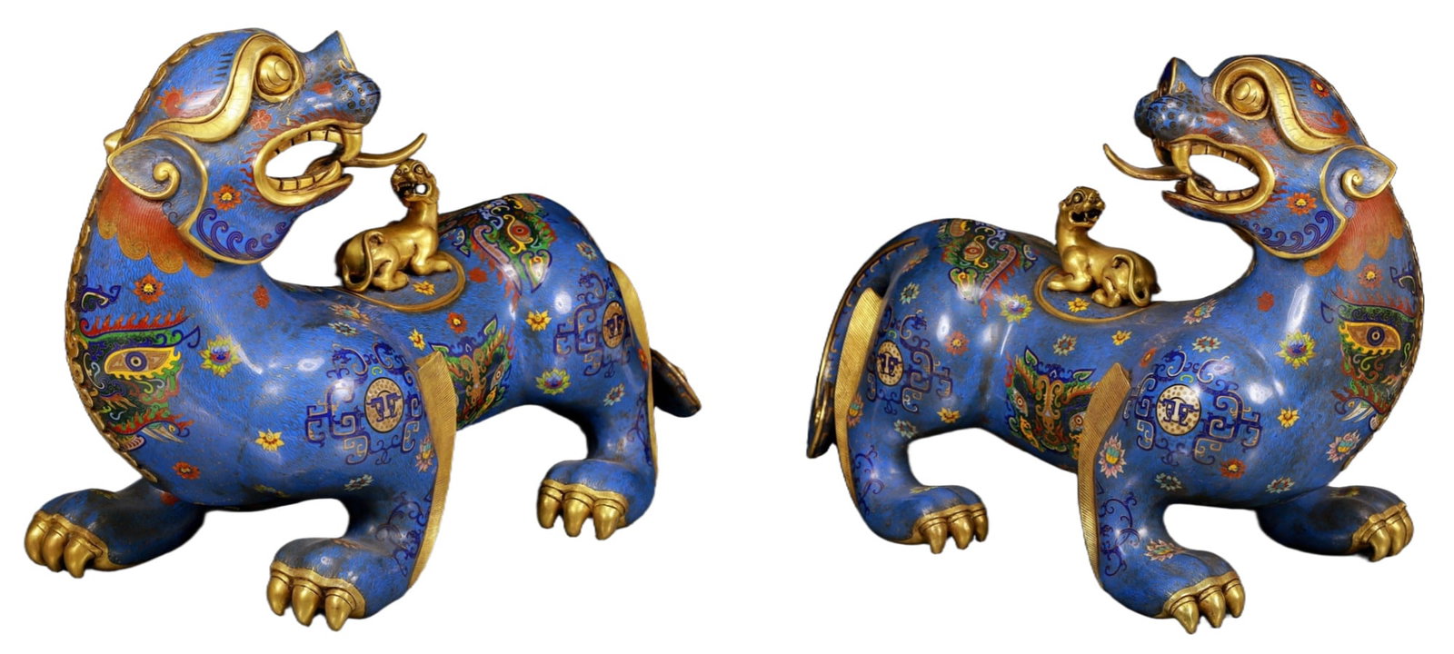 A Pair of Huge Cloisonne Auspicious Beast Censers: A Pair of Huge Cloisonne Auspicious Beast Censers,Qing Dynasty, China,Qianlong Four-character Mark,Size:27.6inx13.8inx18.9in,Total Weight:56.40kg