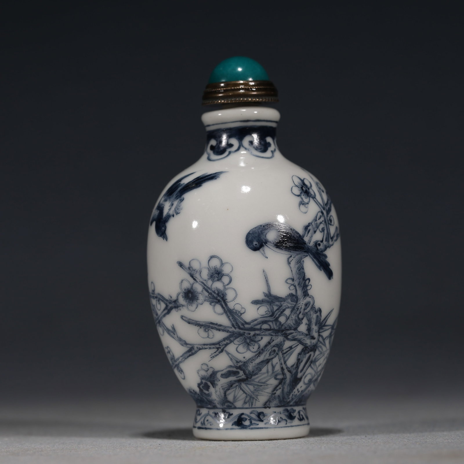 An Exquisite Blue and White Magpie on Plum Blossom Pattern Snuff Bottle: An Exquisite Blue and White Magpie on Plum Blossom Pattern Snuff Bottle,Qing Dynasty, China,Qianlong Four-character Mark,Size:1.6in×1.6in×3in