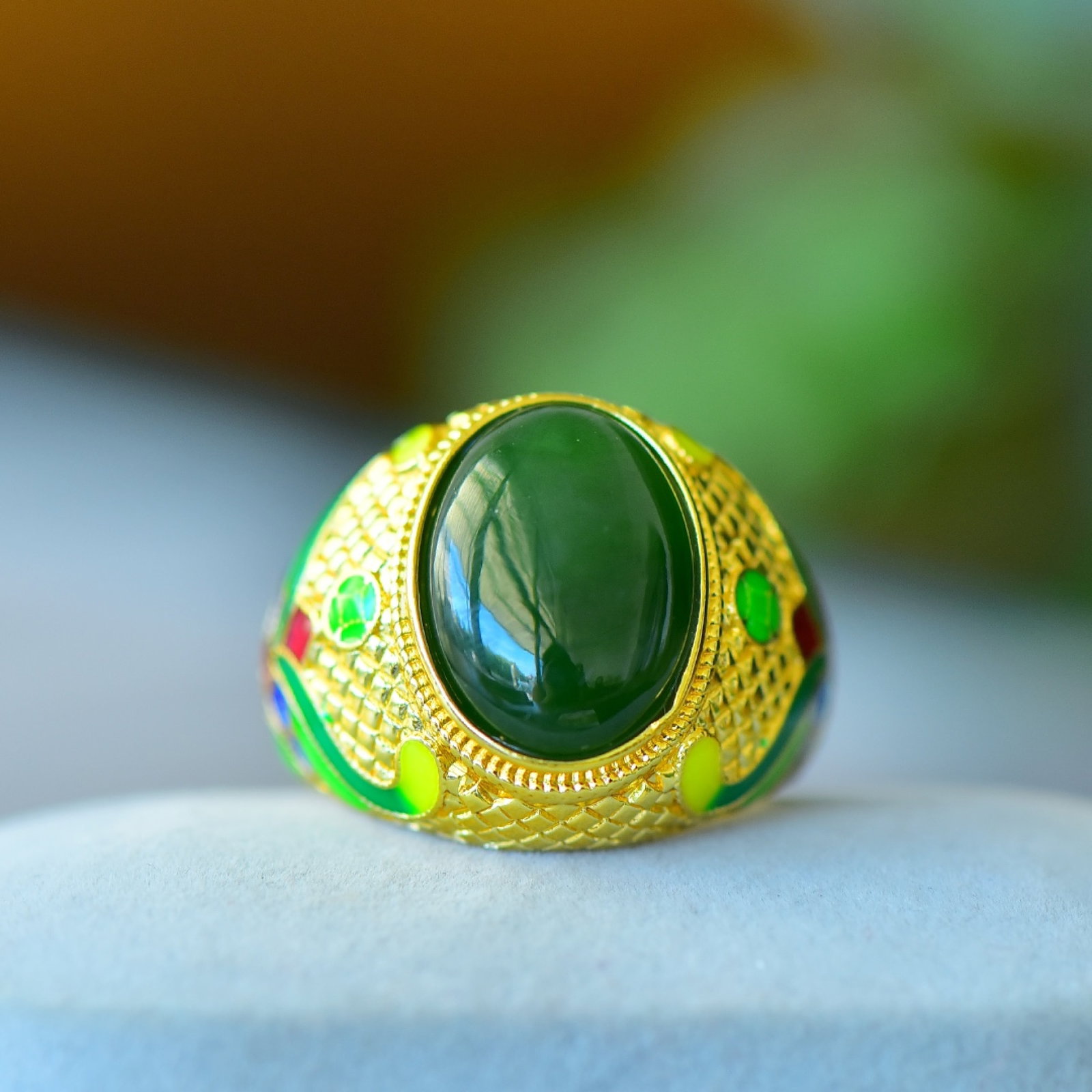 An Exquisite Bronze-Gold Plated Inlaid Jasper Ring: An Exquisite Bronze-Gold Plated Inlaid Jasper Ring,Size:5.1inx7.1in 铜镀金镶碧玉戒指