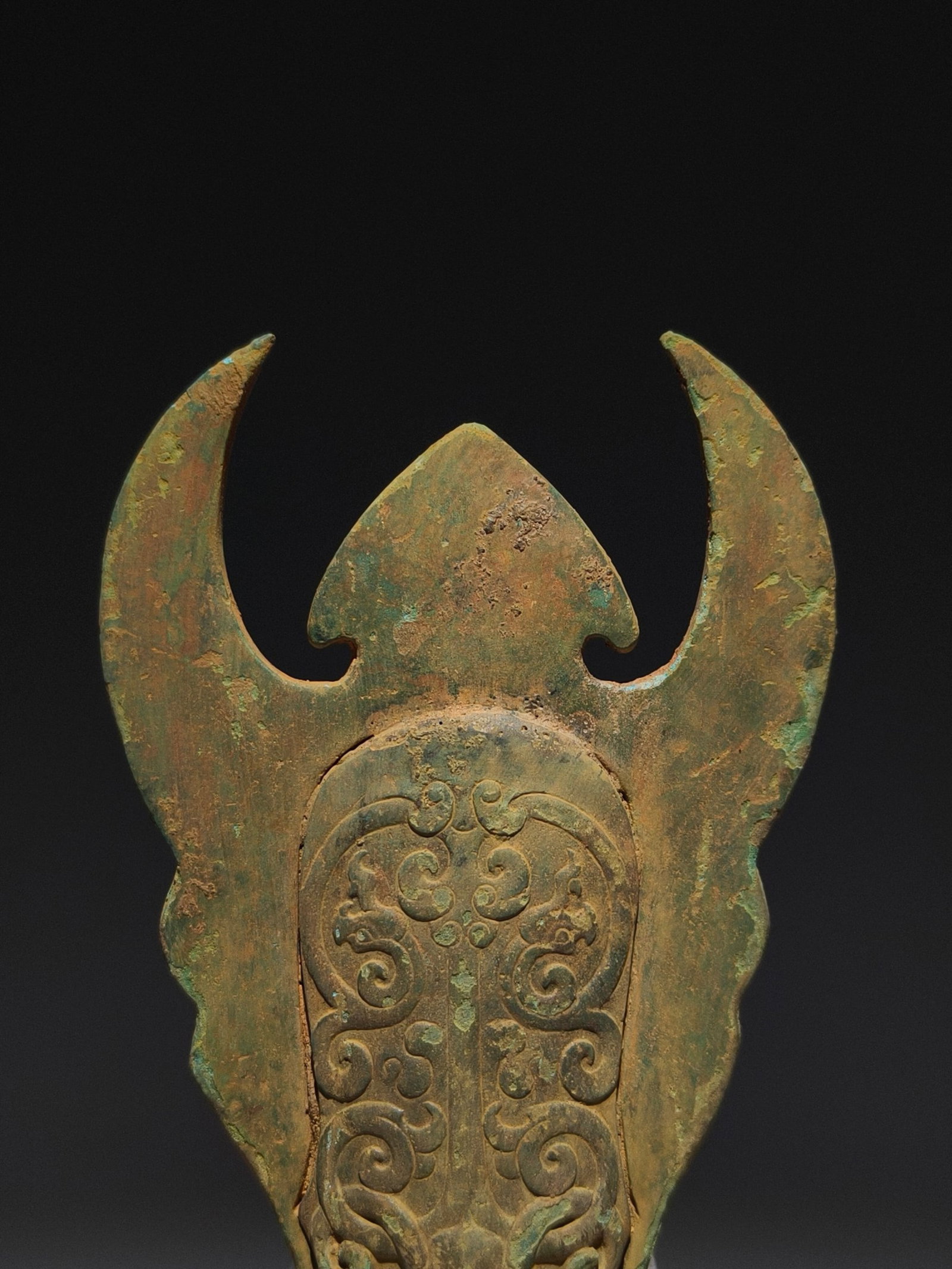 An Archaic Bronze Beast-Face Pattern Ornament - 2